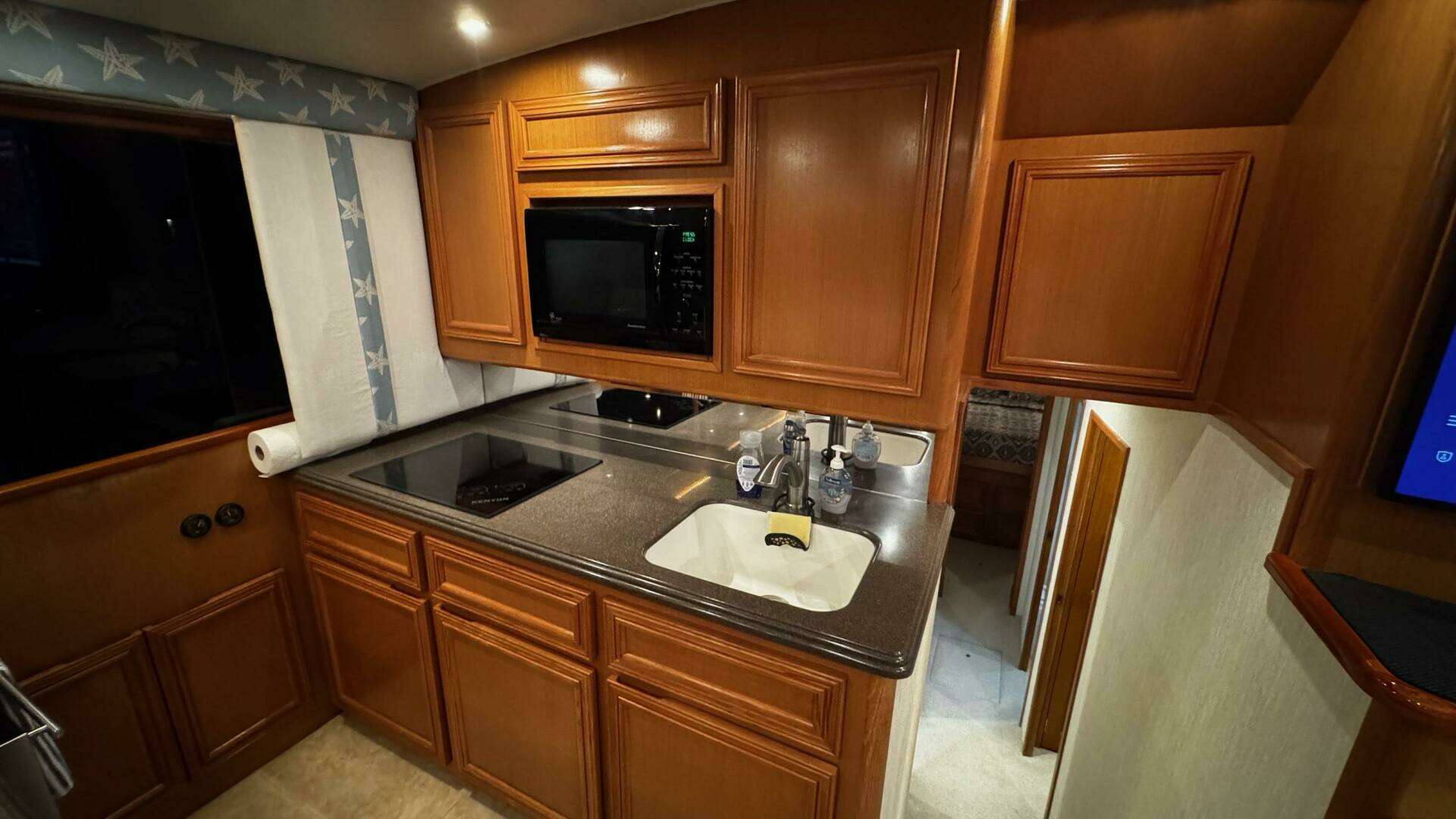 2002 Cavileer 48 Flybridge Sportfisherman - Image 10