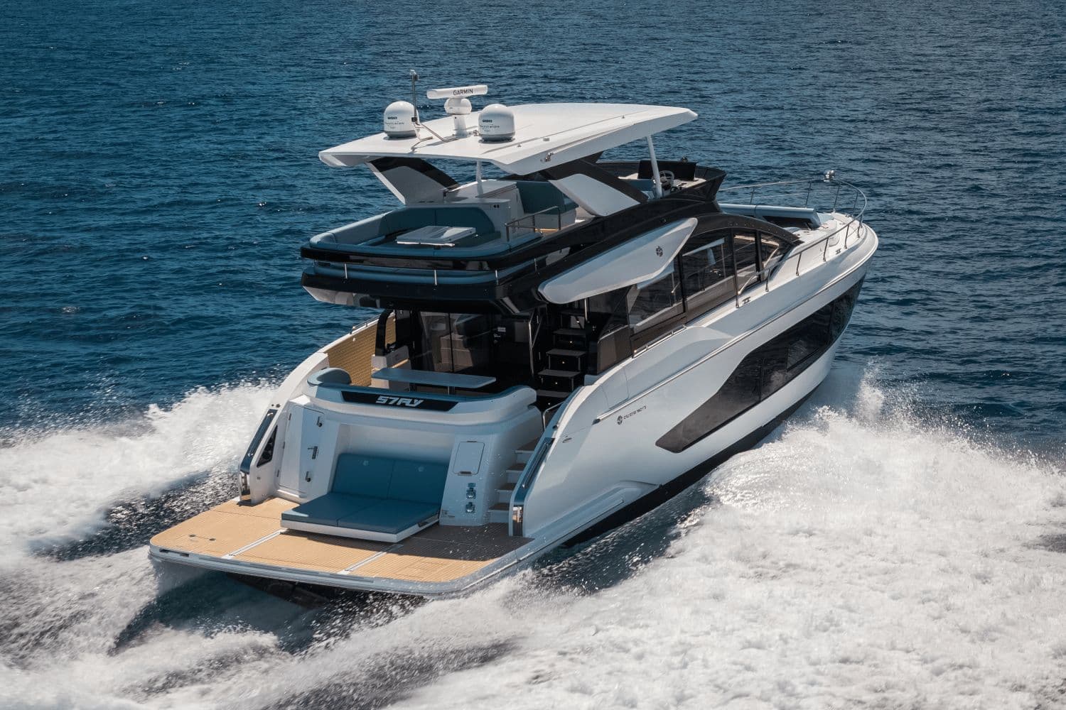 2026 Cruisers Yachts 57 Fly - 99