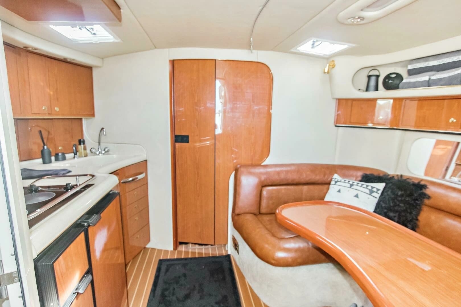 2000 Sea Ray 370 Express Cruiser - Image 14