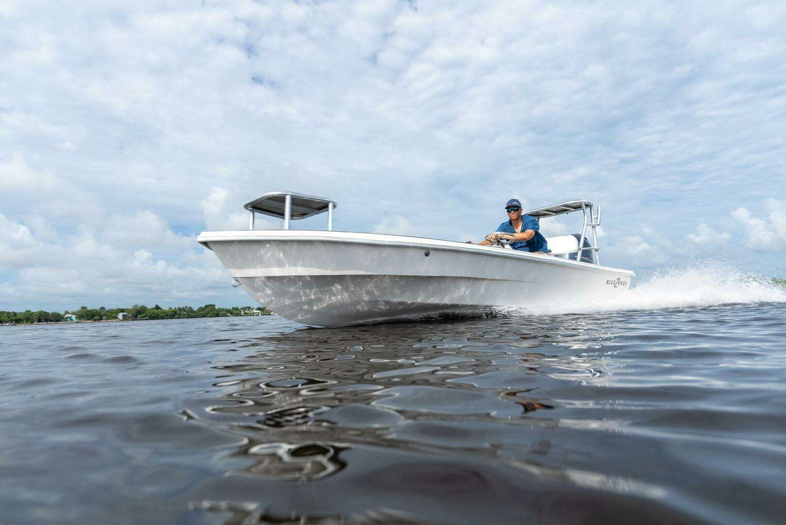 2025 BlueZones Boatworks 16' Flats - Image 4