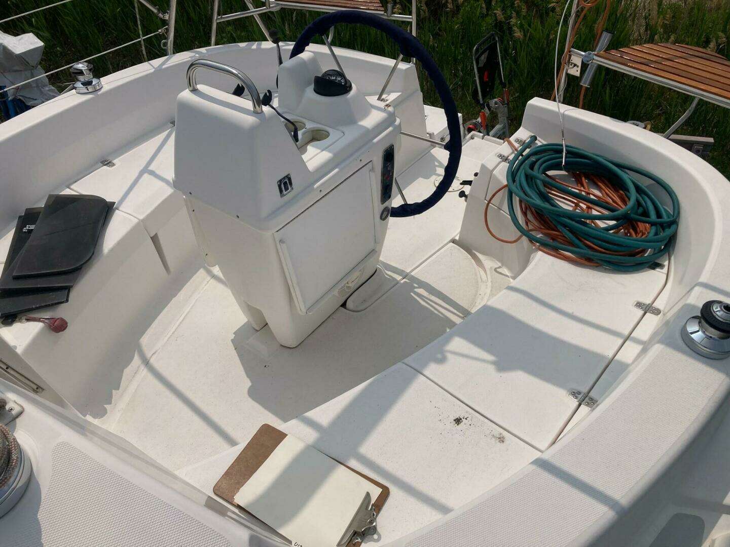 2000 Hunter 320 - Image 7