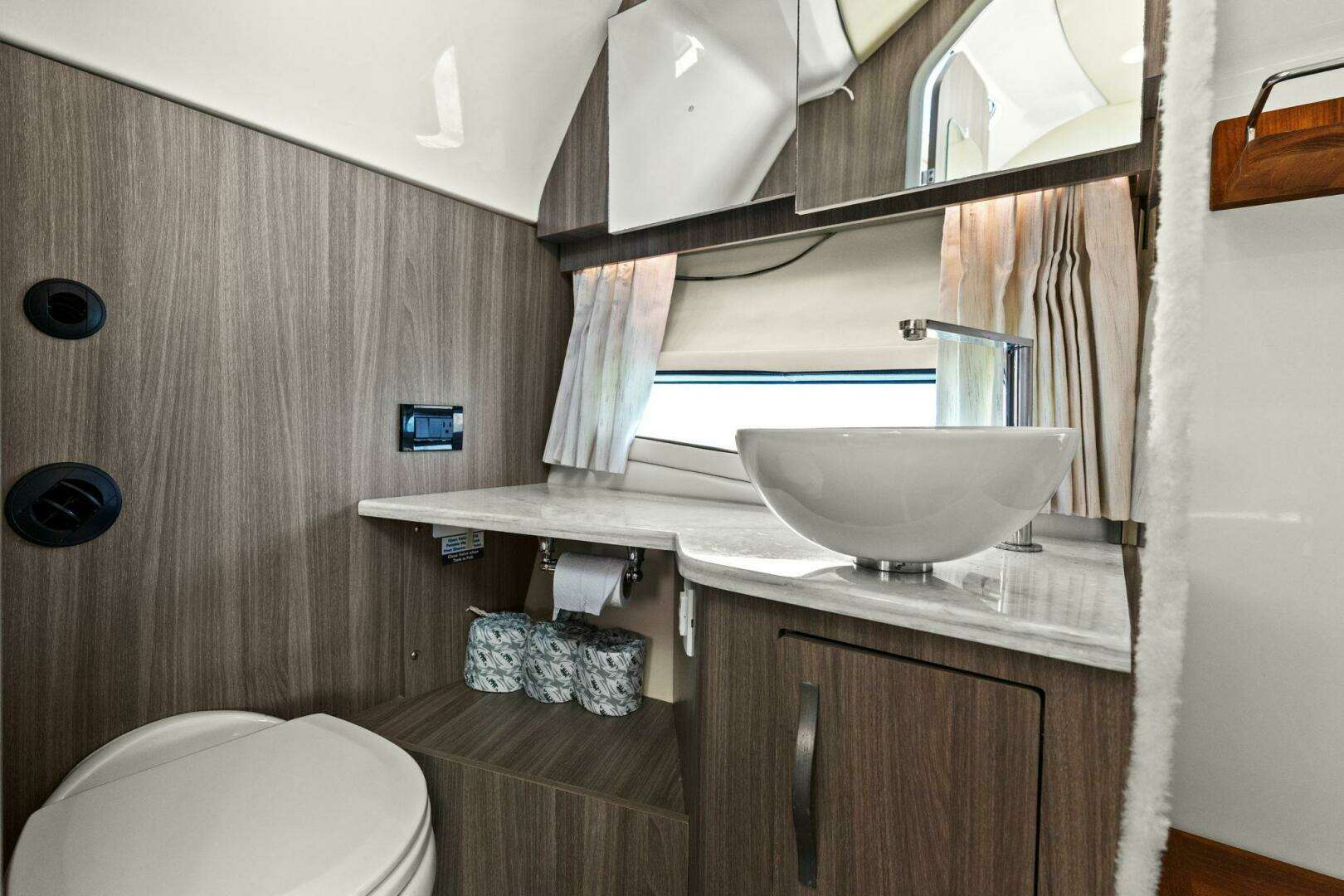 2020 Regal 33 SAV - Image 51