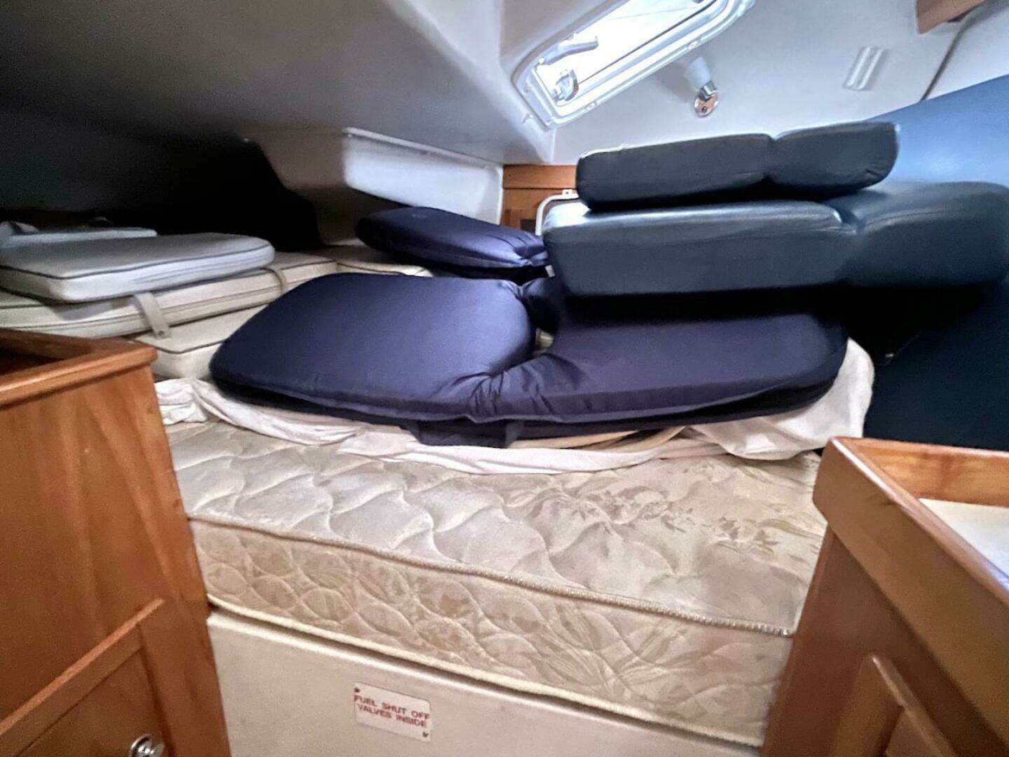 2003 Catalina 350 - Image 44