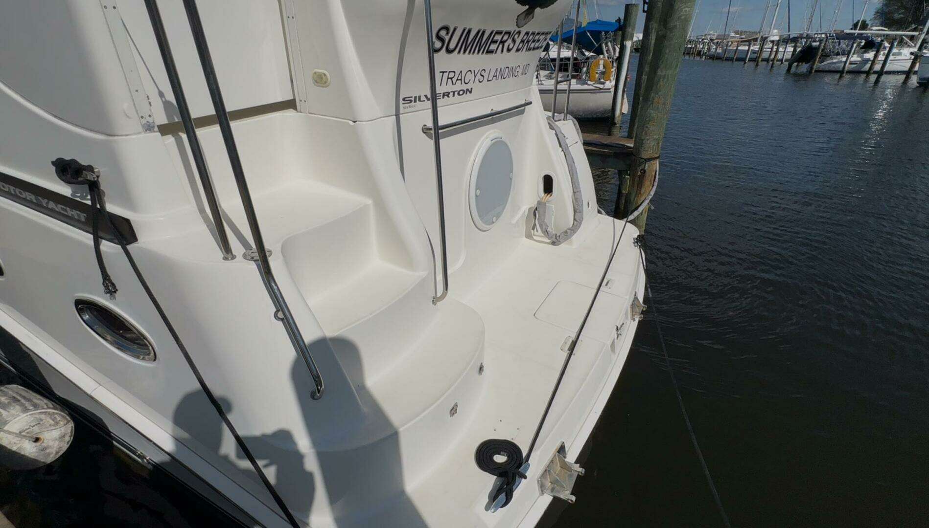 2005 Silverton 35 Motor Yacht - Image 14