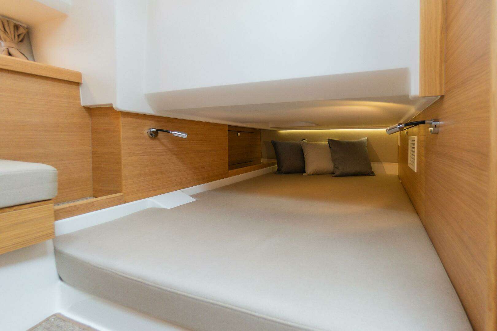 2025 Nimbus W11 - Image 45
