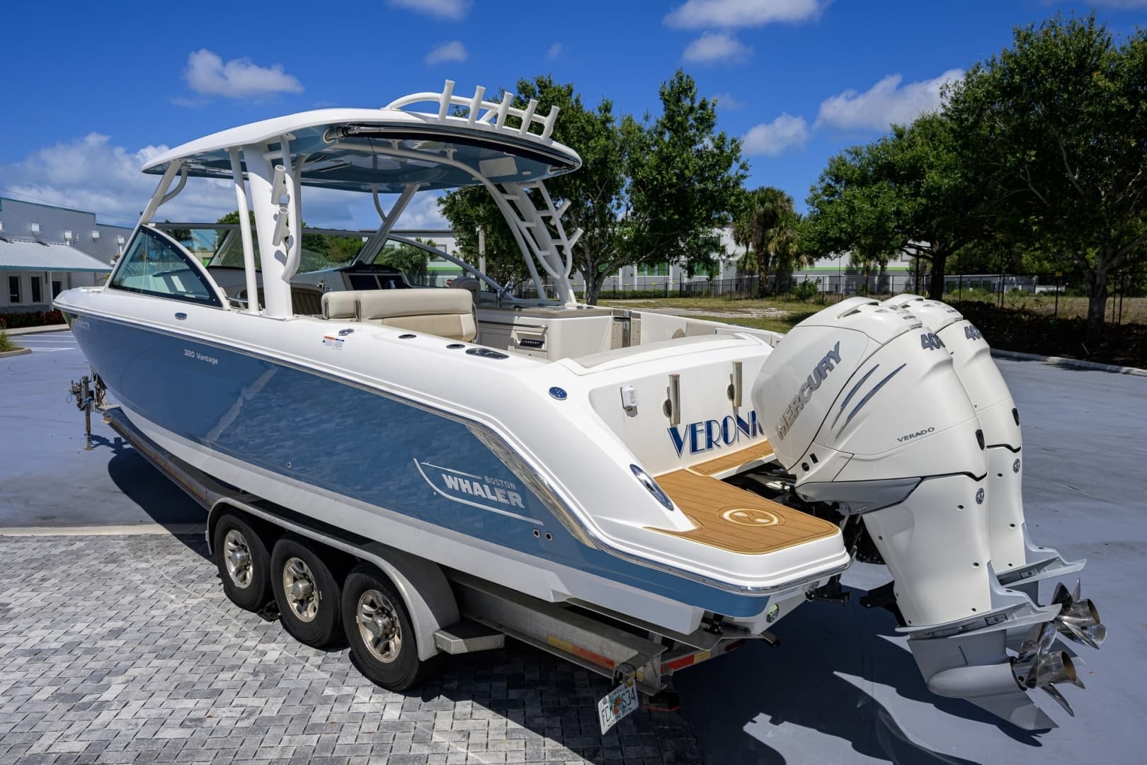 2023 Boston Whaler Vantage - Image 9