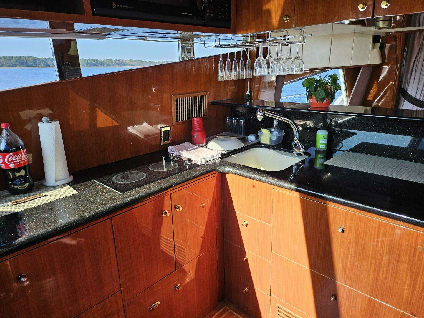 2003 Johnson Flybridge - Image 22