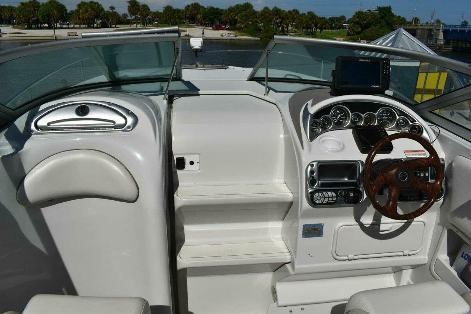2005 Crownline 275 CCR - Image 20