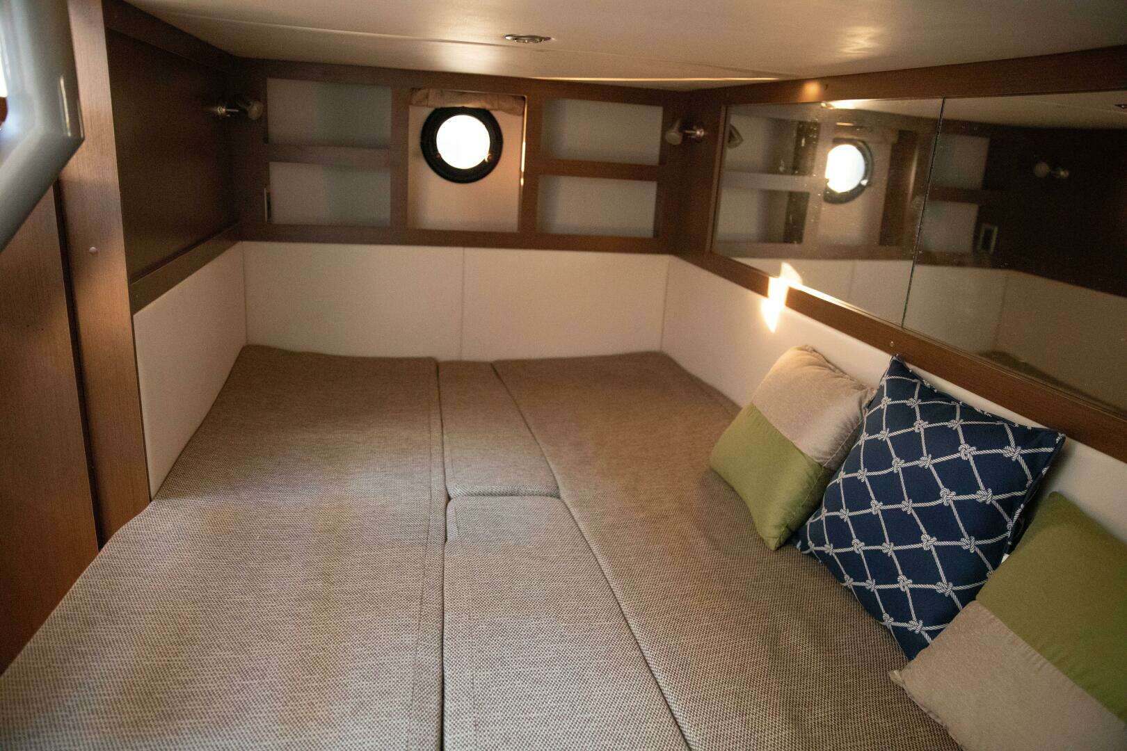 2016 Sea Ray 350 Sundancer - Image 129