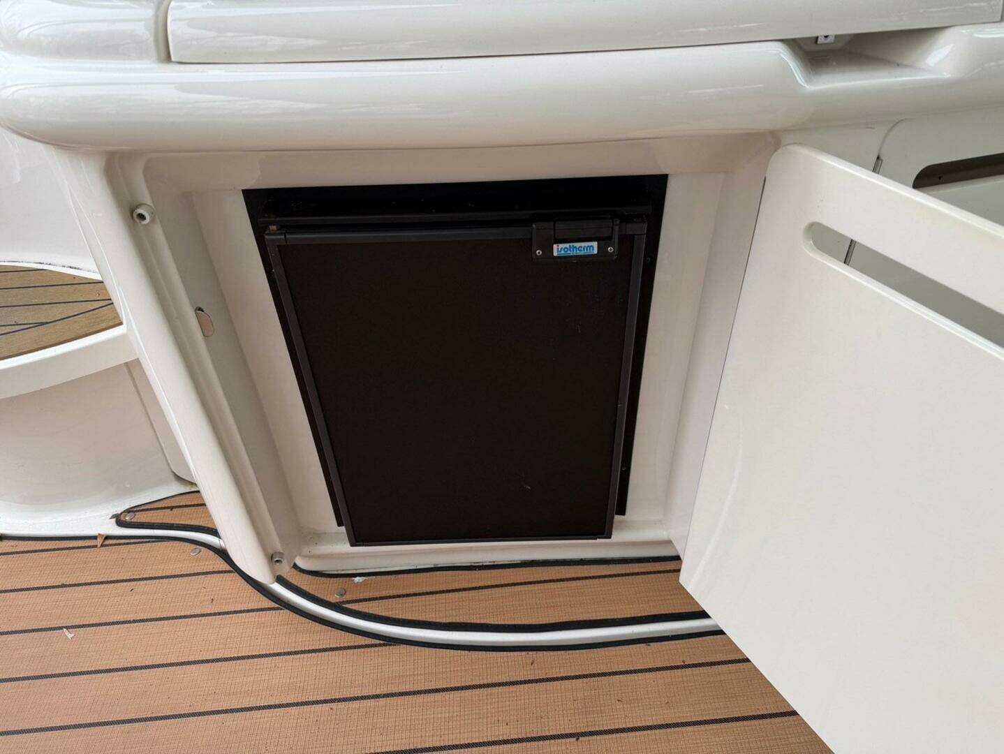 2004 Sea Ray 500 Sundancer - Image 12
