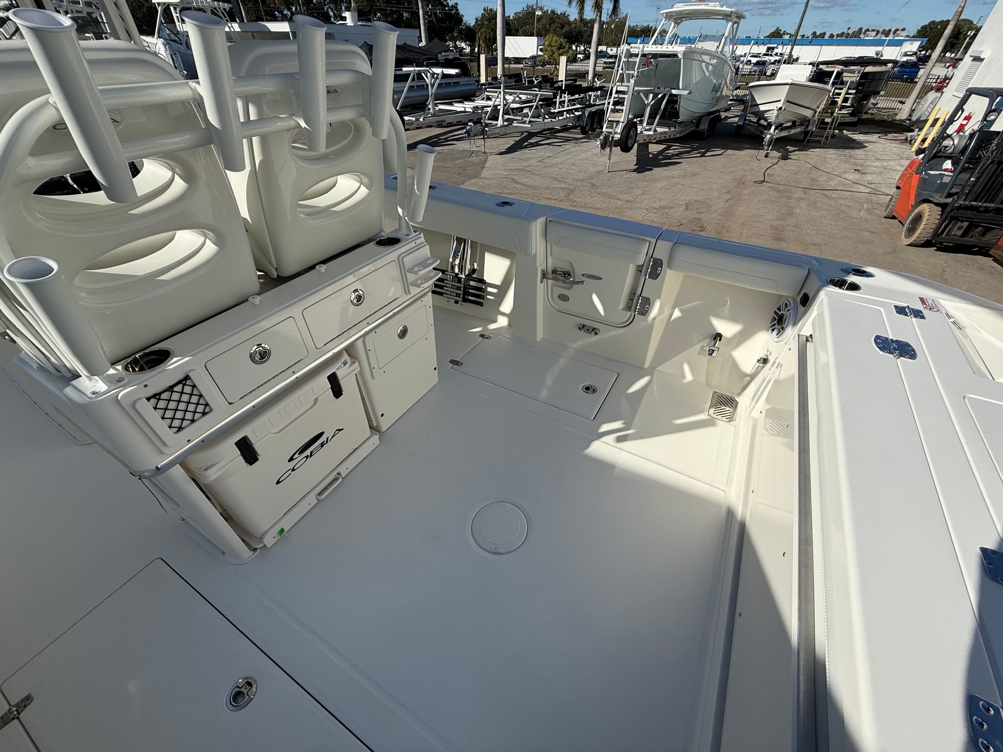 2026 COBIA 285 CC - Image 9