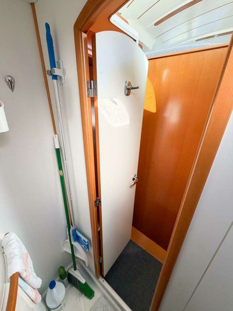 2005 Lagoon 380S - Image 69