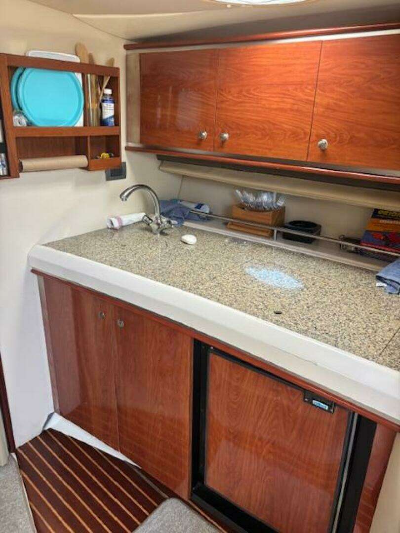2007 Monterey 350 Sport Yacht - Image 27