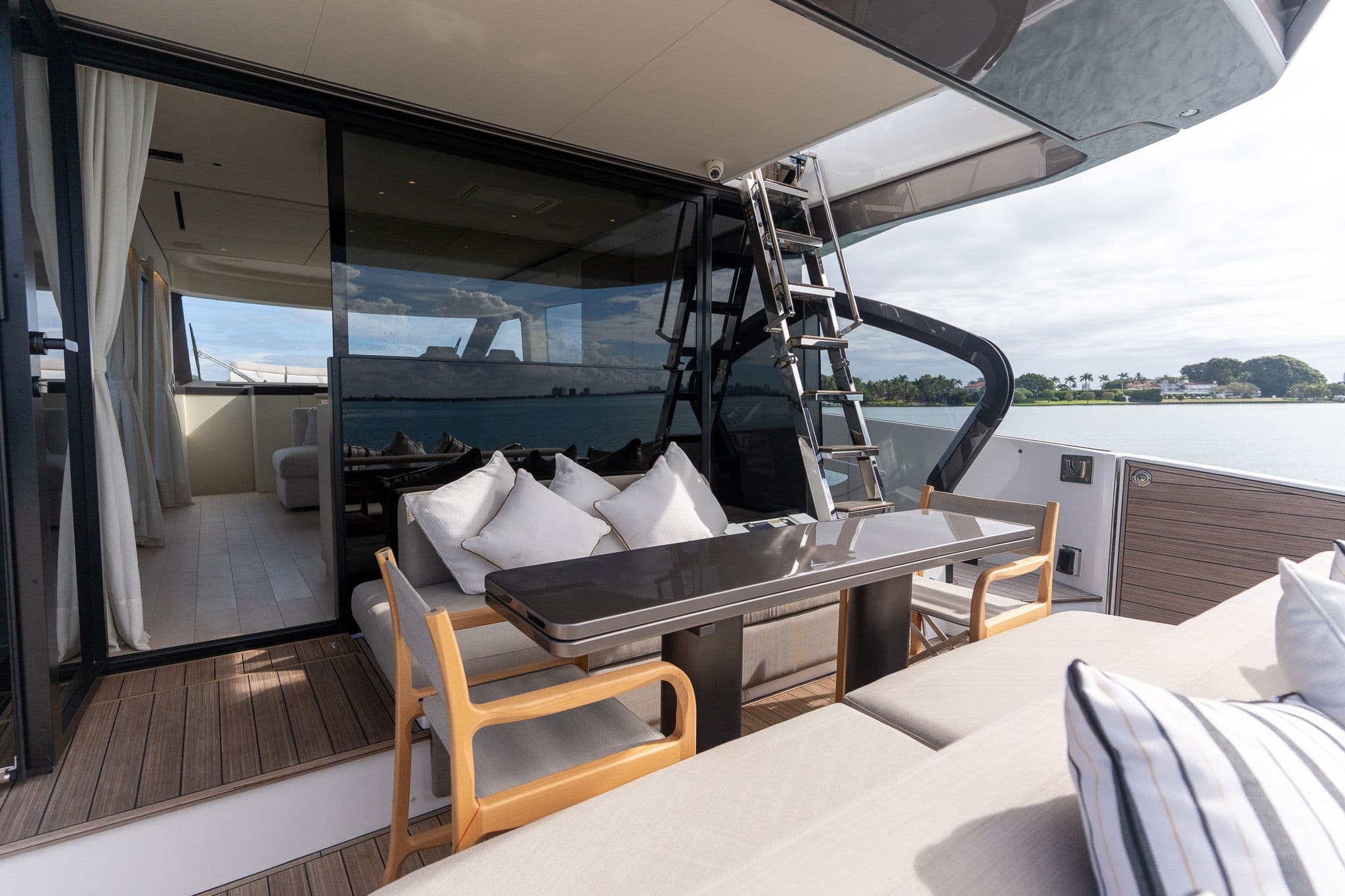 2026 Azimut Seadeck 6 - 25