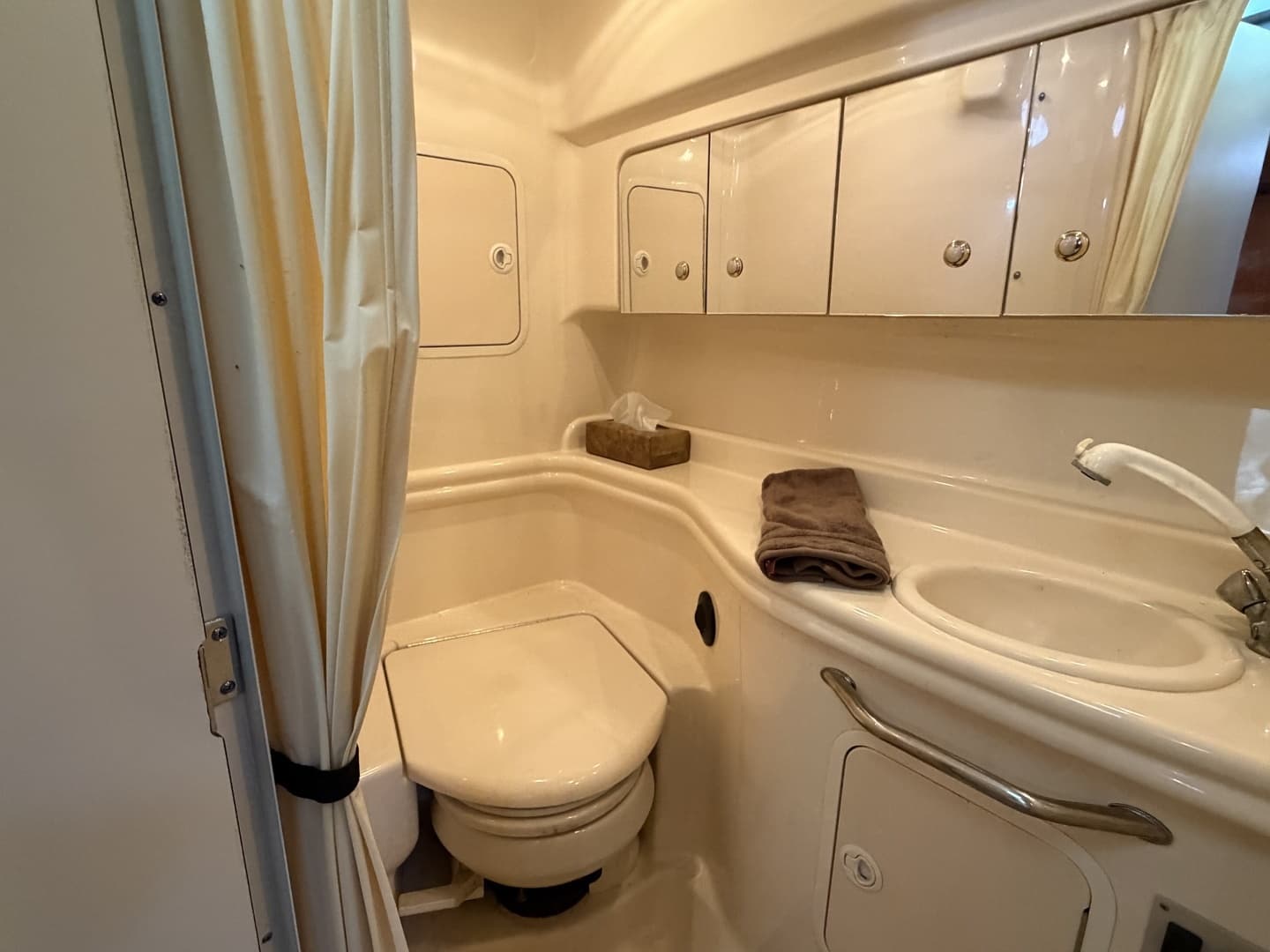 2003 Sea Ray 320 Sundancer - Image 11