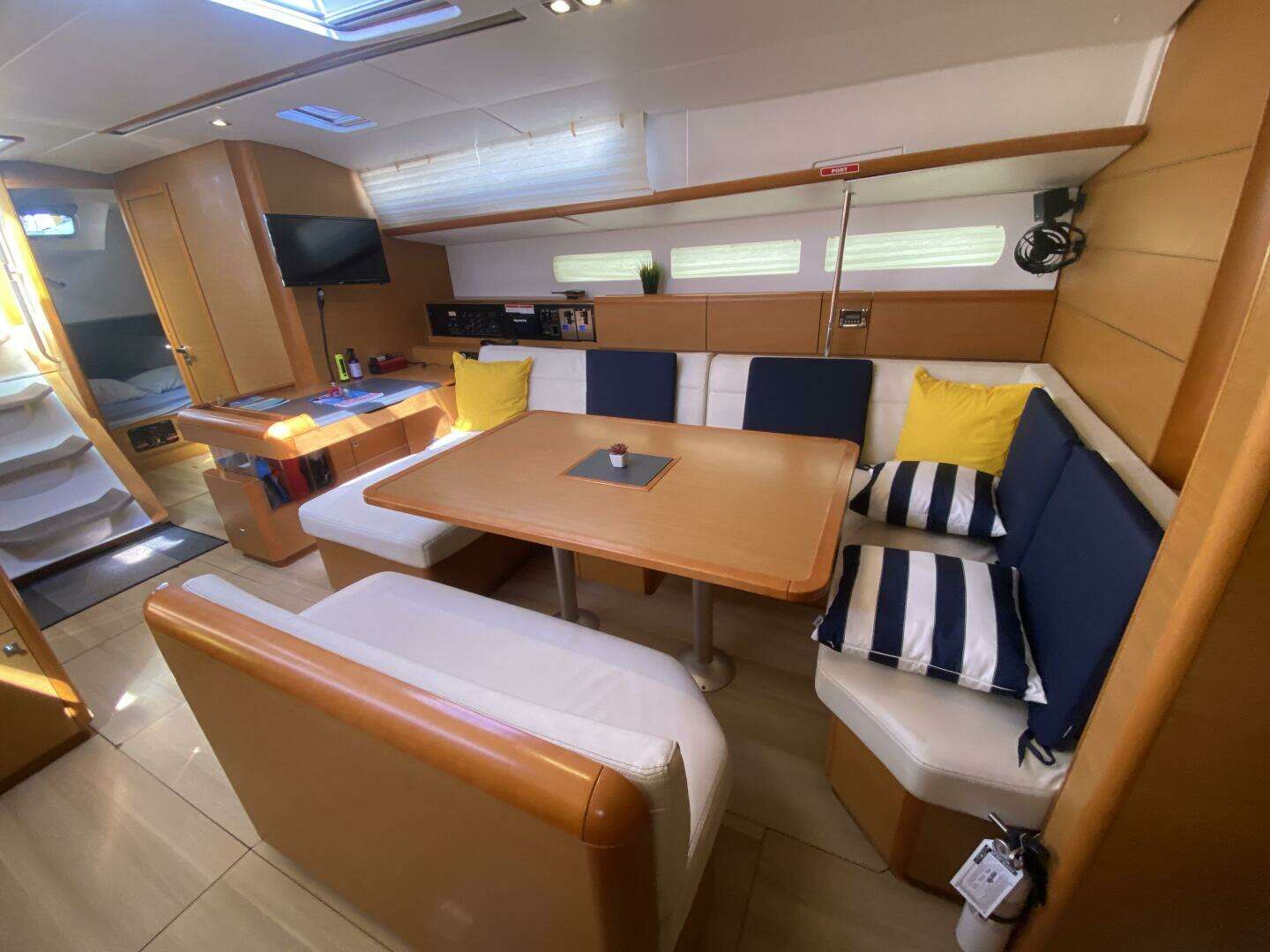 2016 Jeanneau 519 - Image 11