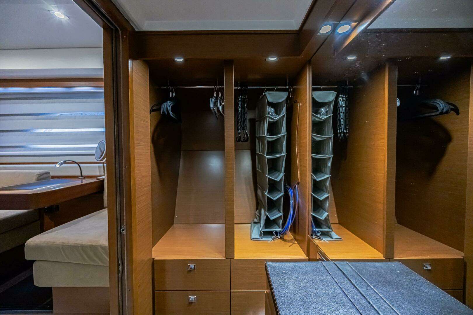 2013 Prestige 550S - Image 31