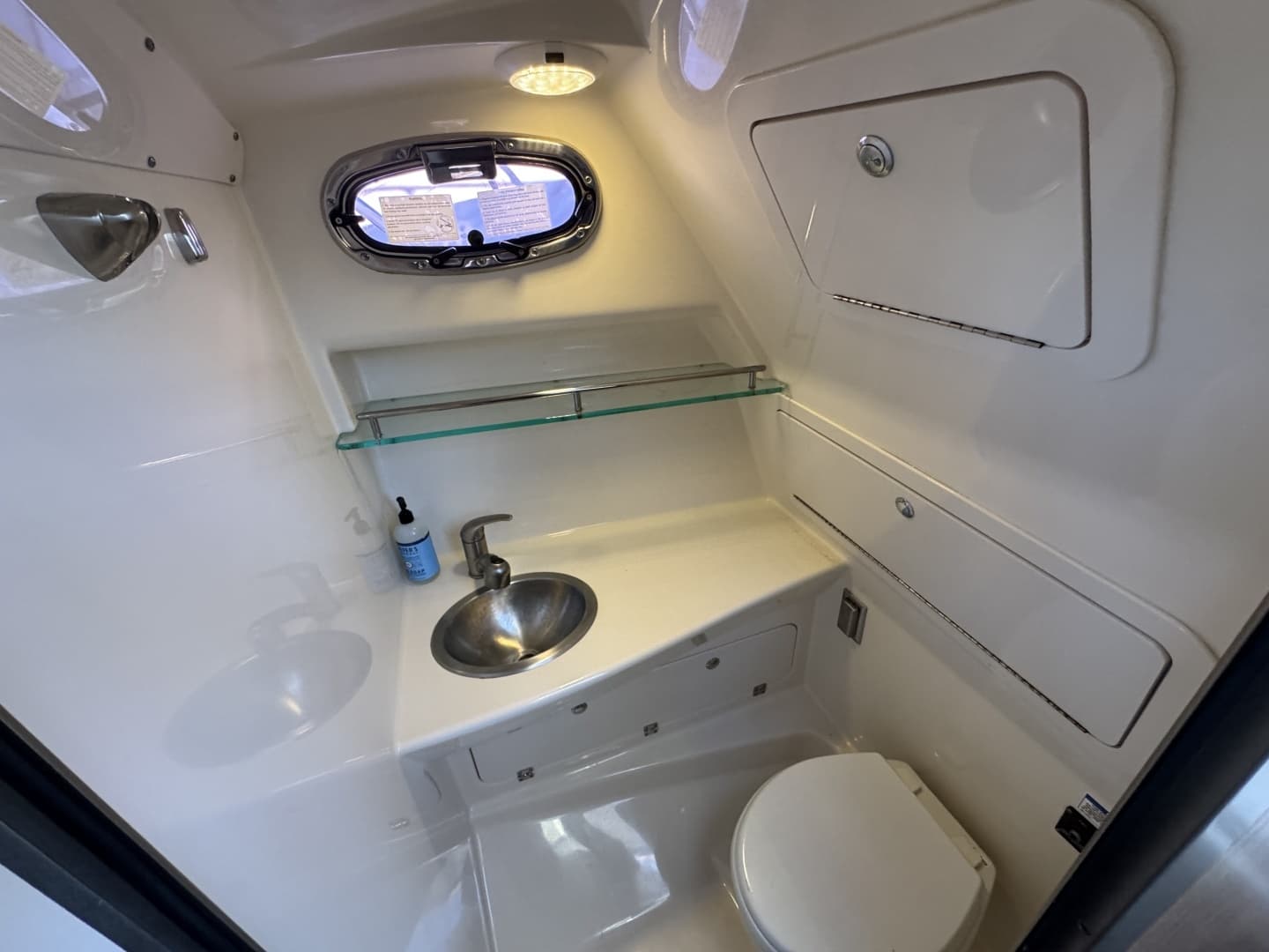 2015 Boston Whaler 285 Conquest - Image 12