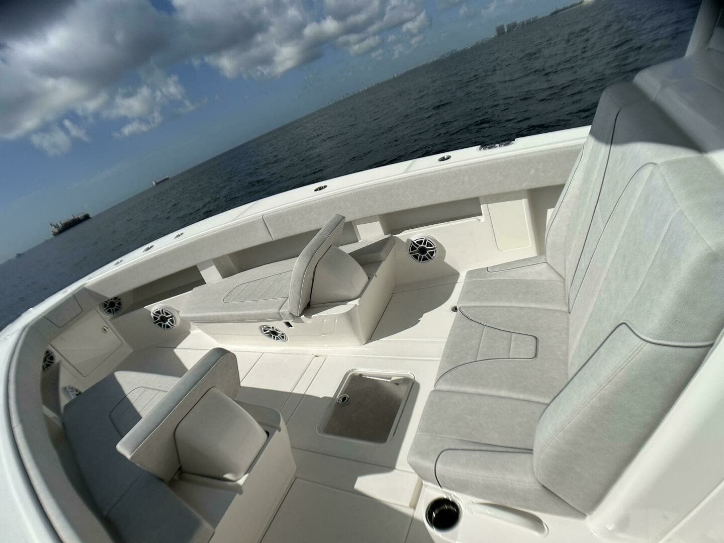 2022 SeaVee 390z Center Console - Image 15