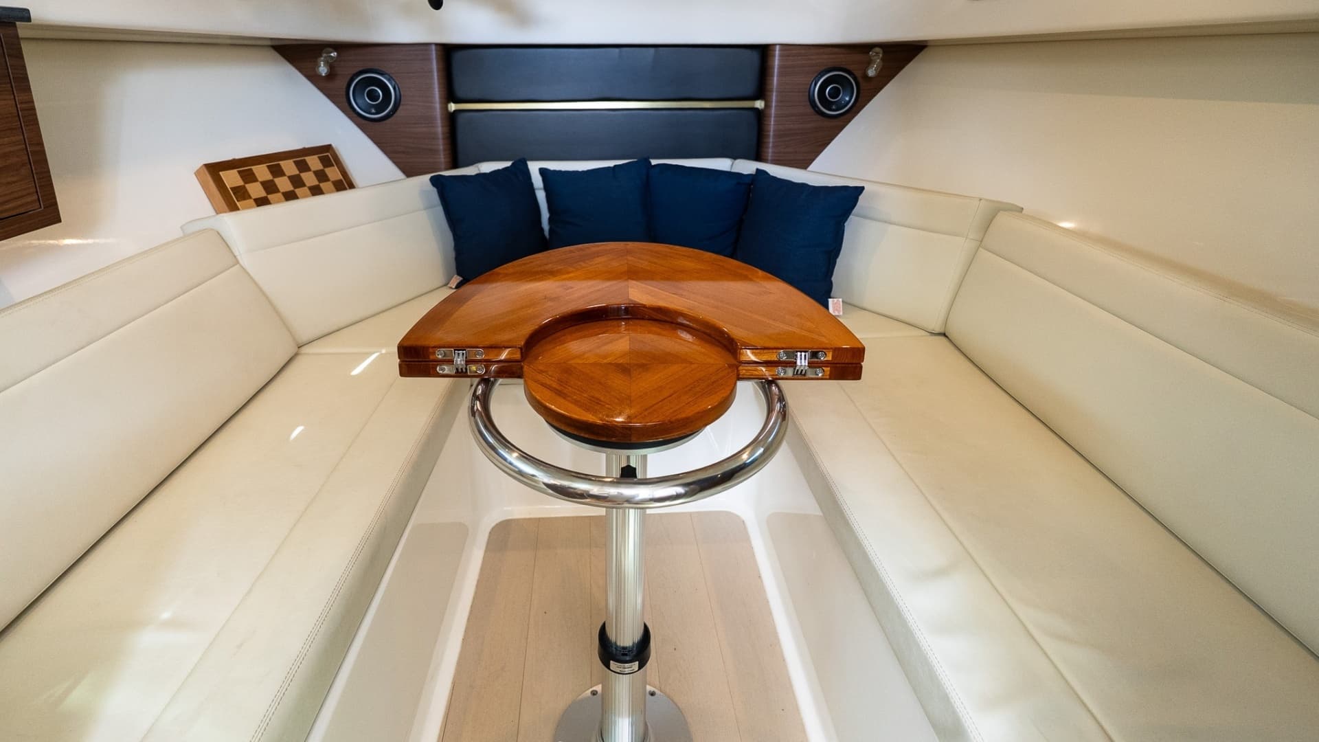 2020 Boston Whaler 325 Conquest - Image 46