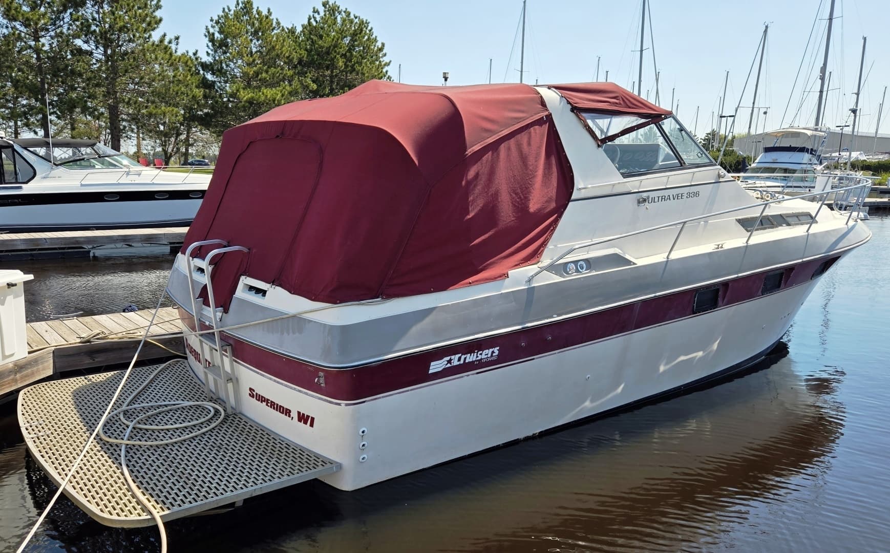 1984 Cruisers Yachts Ultra Vee 336 - Image 2