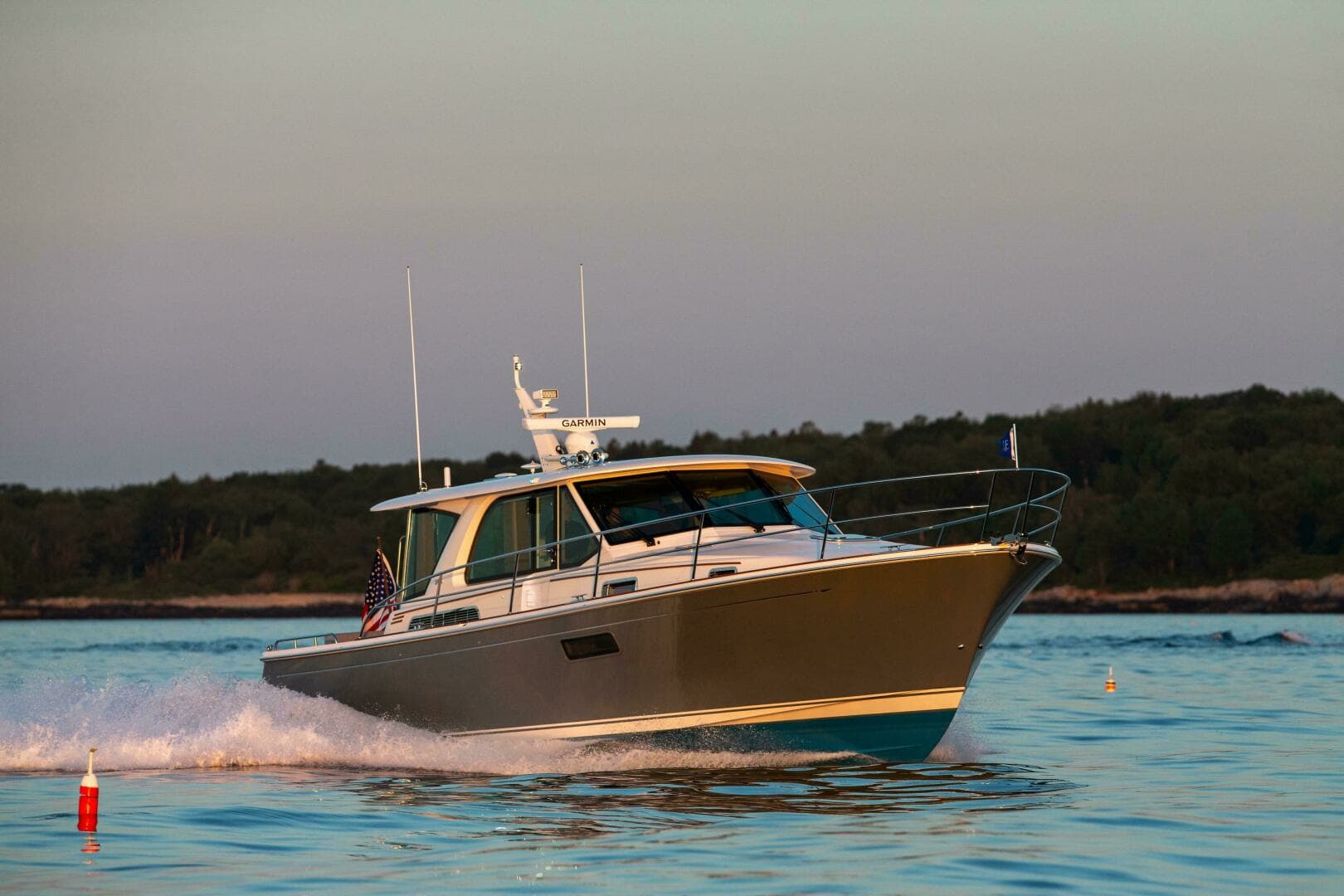 2027 Sabre 43 Salon Express - Image 2