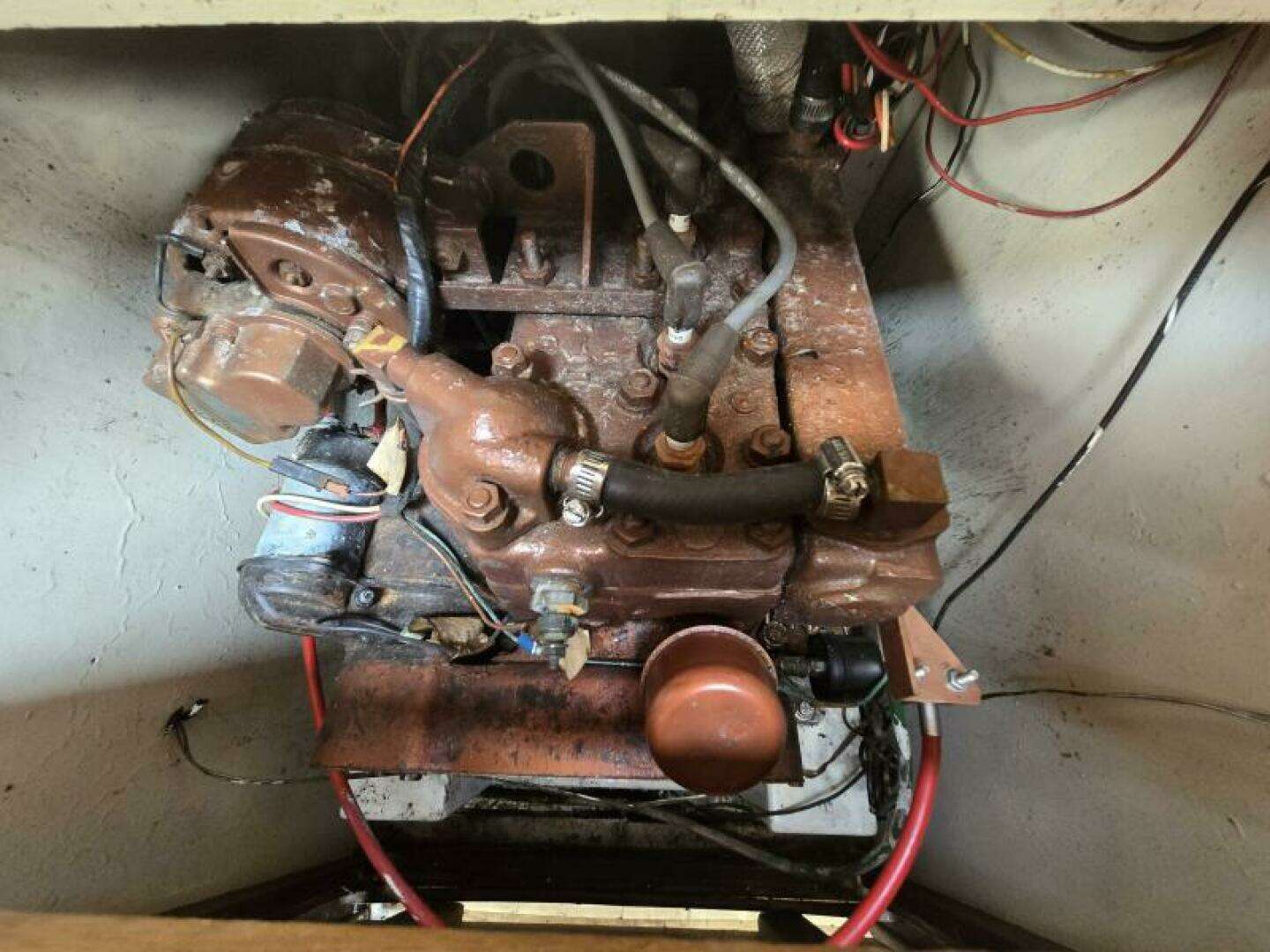 1976 Islander 28 - Image 11