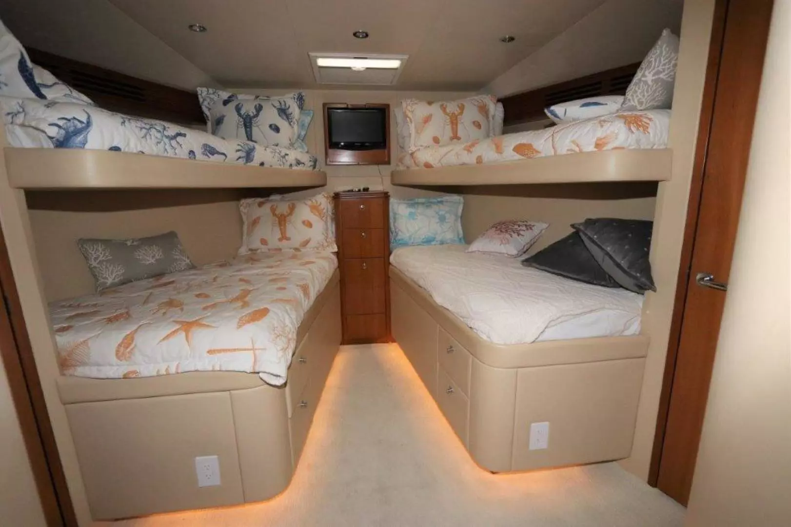 2006 Hatteras 80 - Image 22