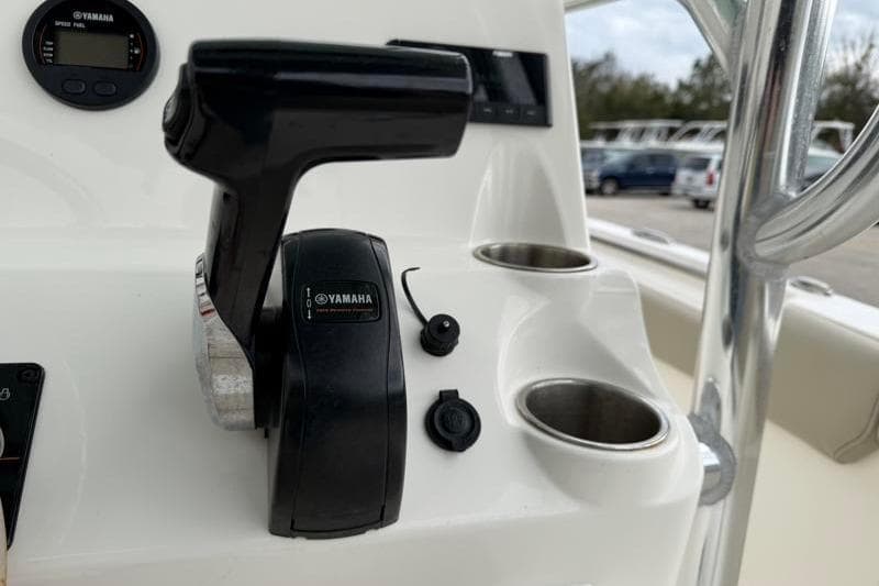 2024 Key West 203 FS boat console with Yamaha throttle and cup holders.