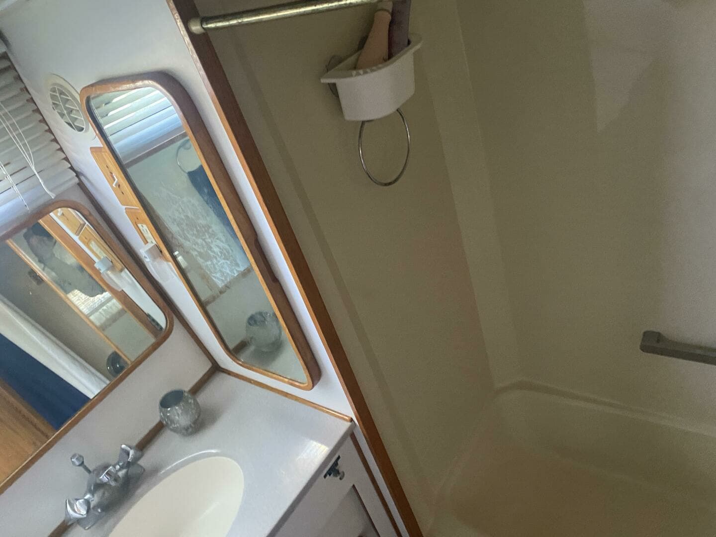 1989 Chris-Craft 427 Catalina - Image 9
