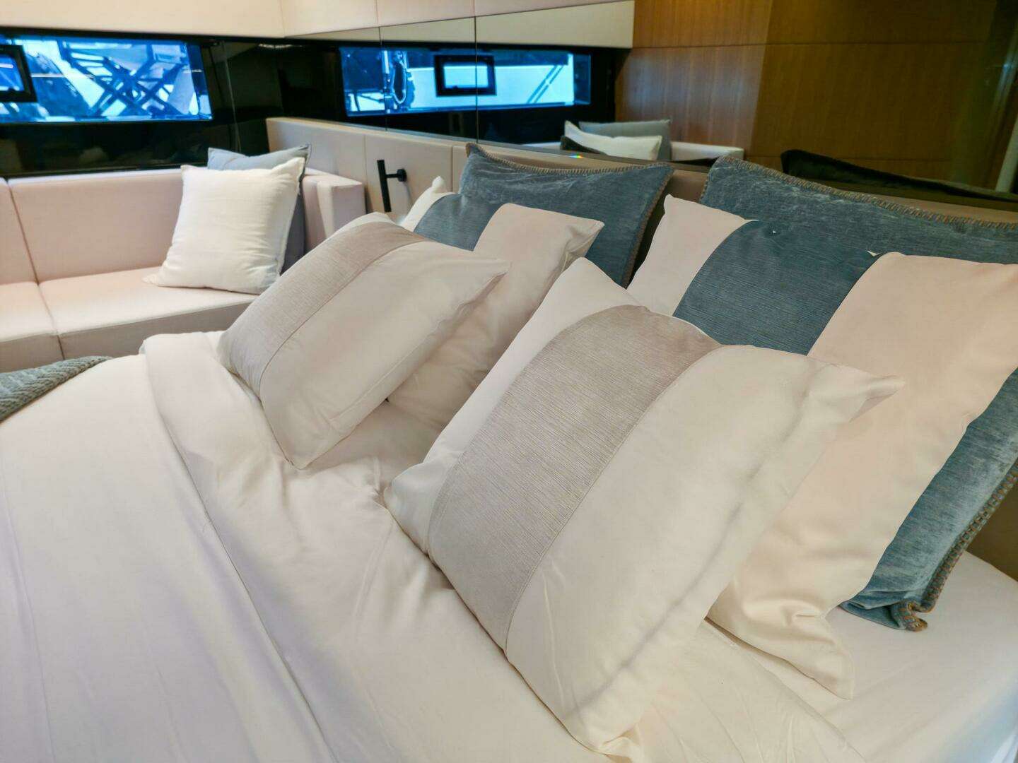 2026 De Antonio Yachts D60 - Image 41