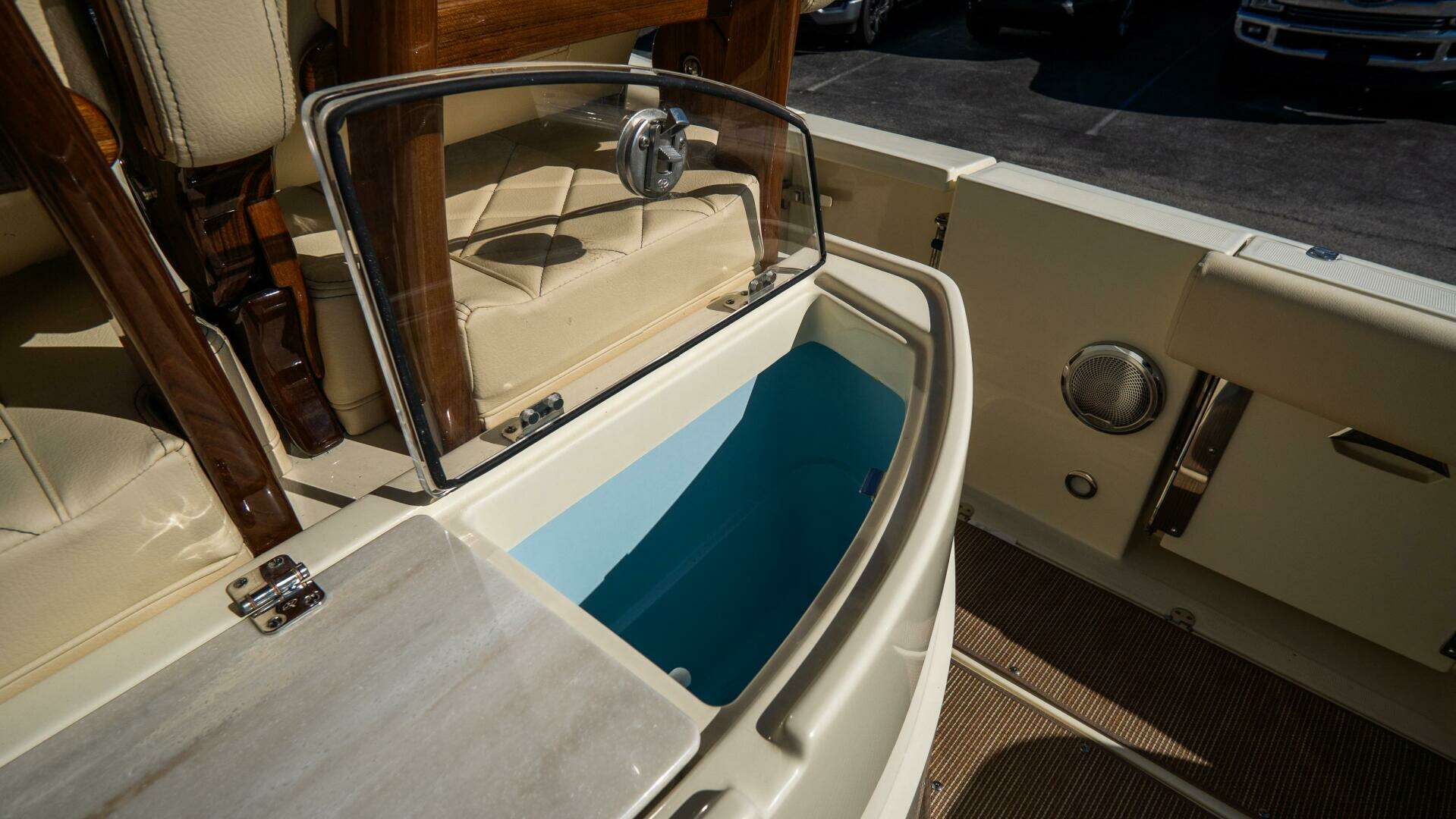 2025 Chris-Craft Catalina - Image 18