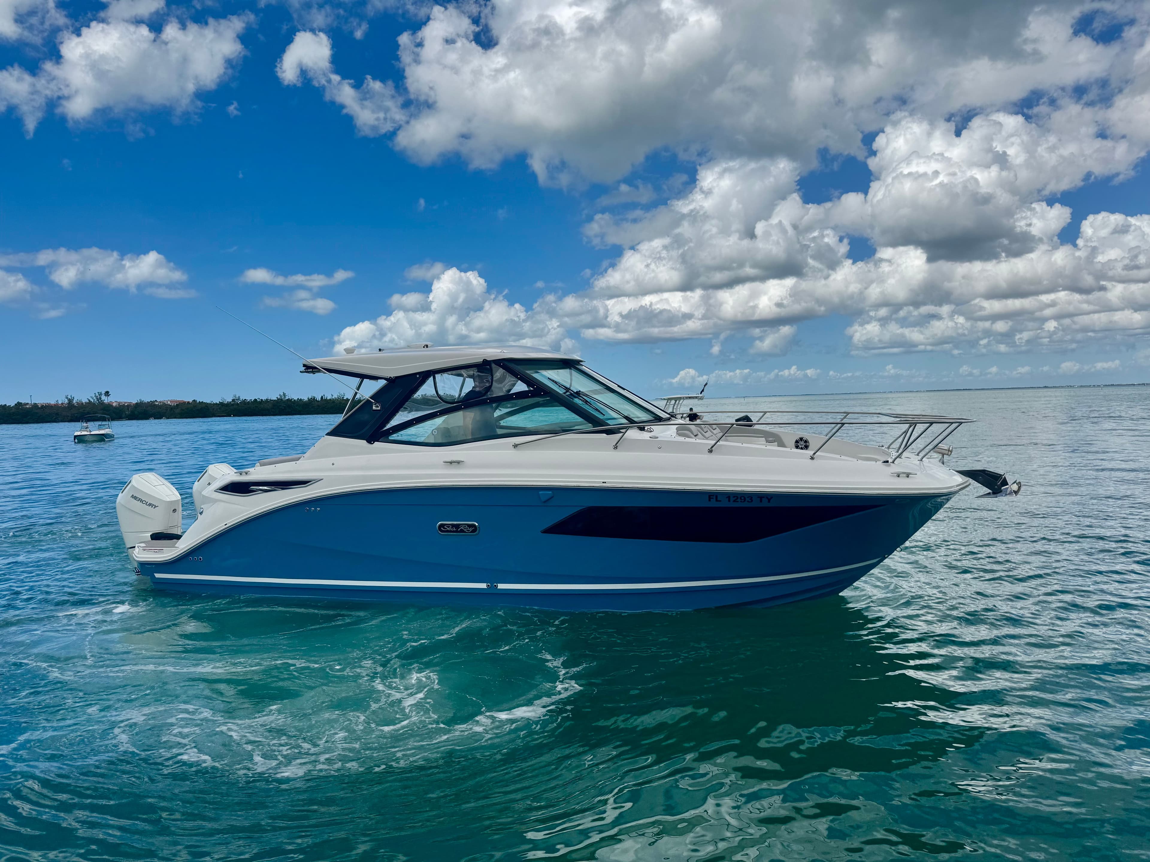2025 Sea Ray Sundancer 320 Outboard - 55