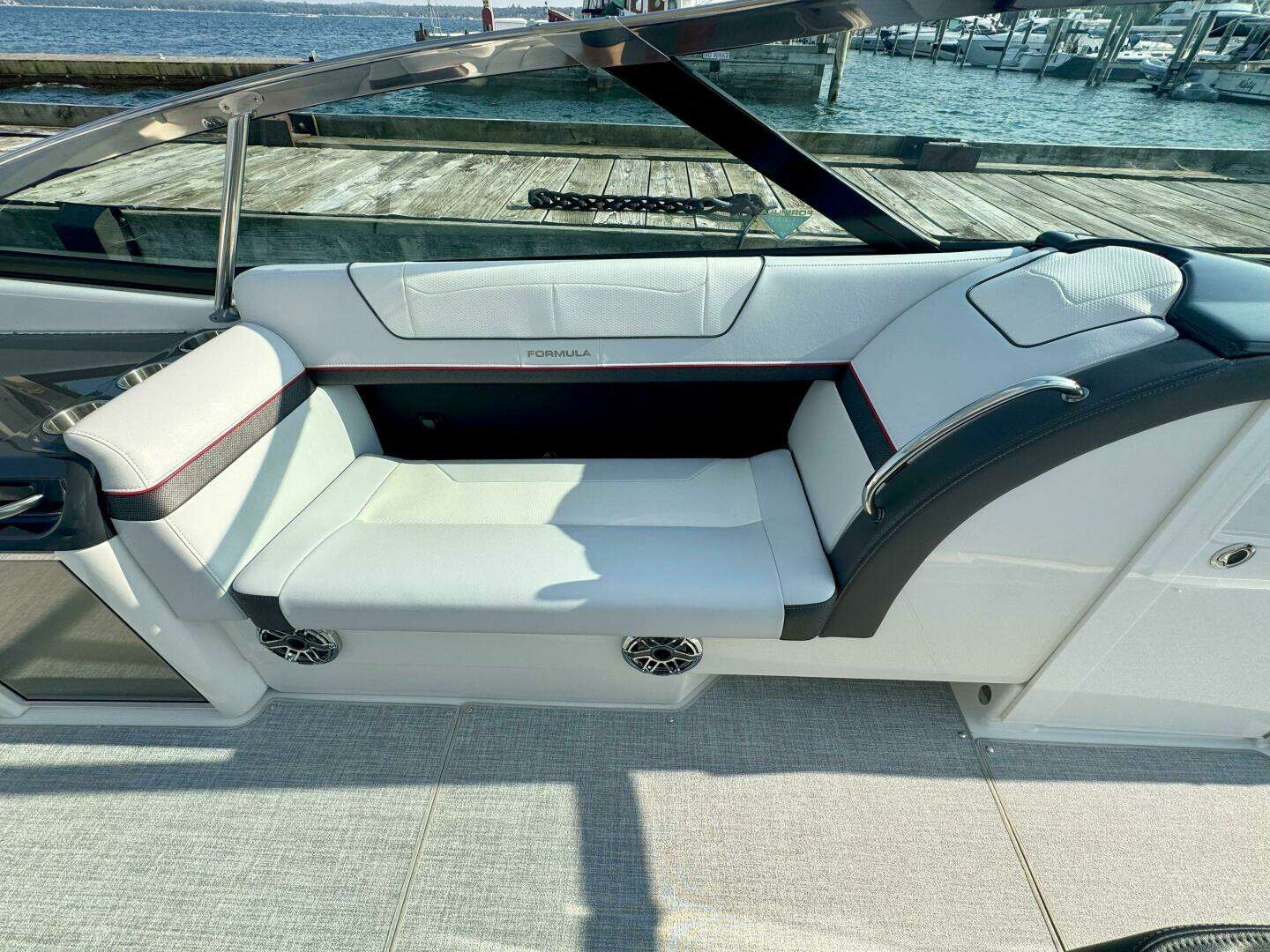 2024 Formula 350 Crossover Bowrider - Image 29
