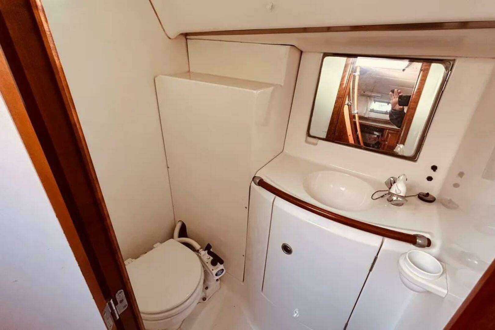2001 Beneteau 411 - Image 21