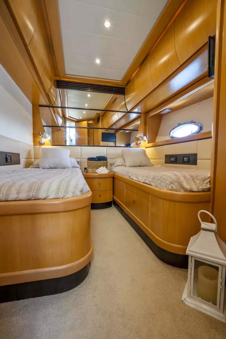 2005 Pershing 76 Motor Yacht - Image 27