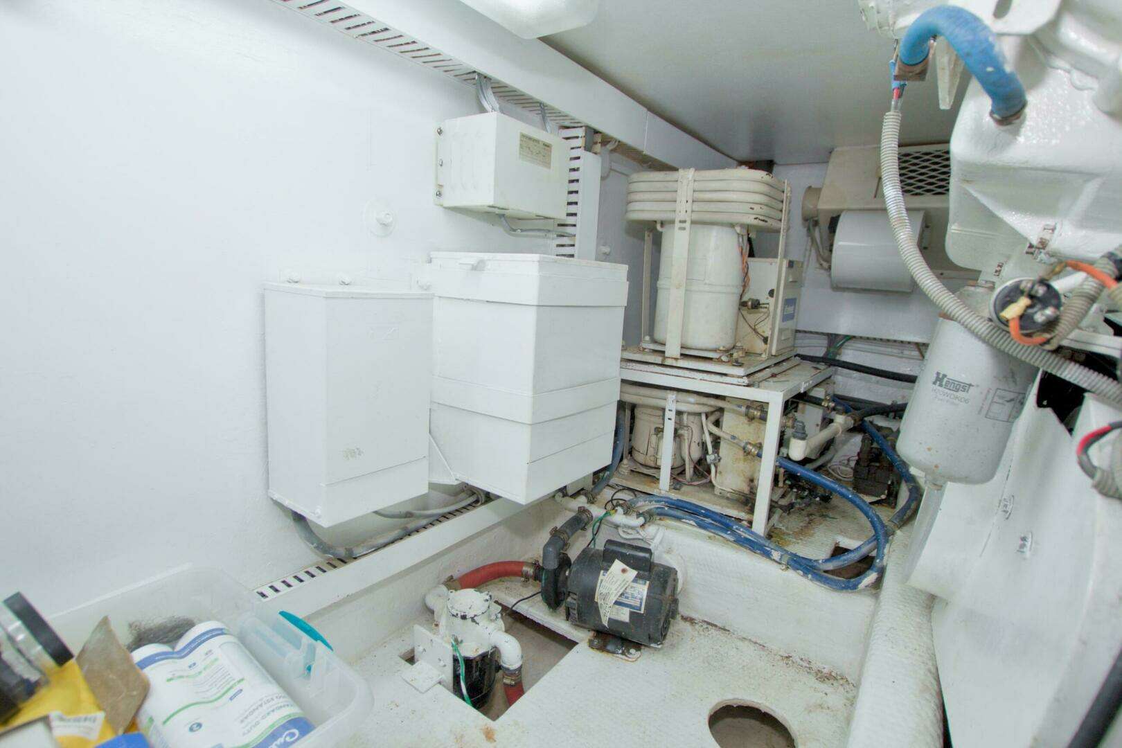 1990 Viking 53 Convertible - Image 98