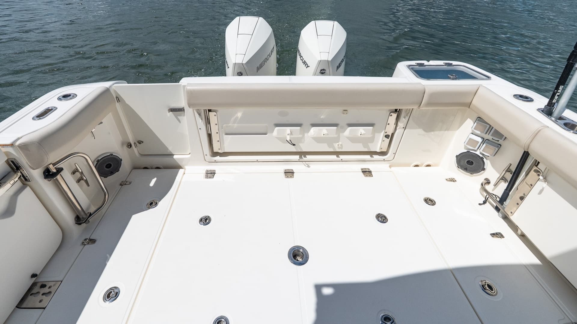2020 Boston Whaler 325 Conquest - Image 9