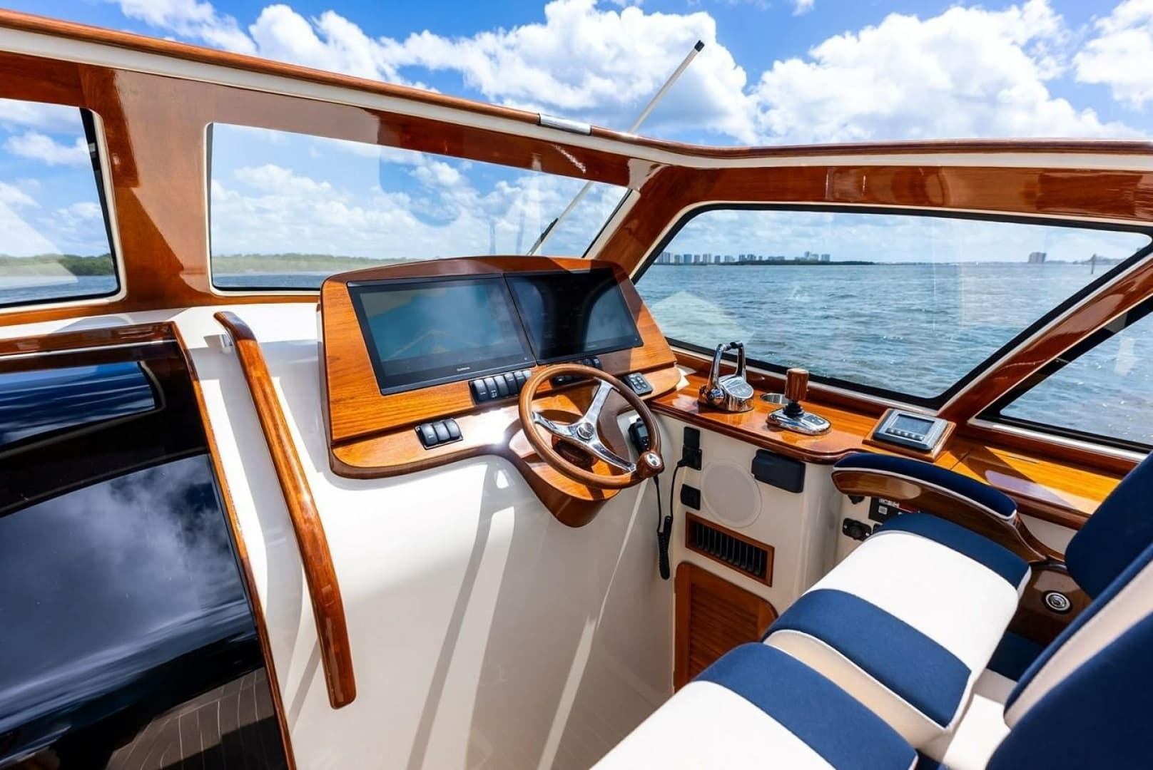 2008 Hinckley Talaria 38R - Image 17