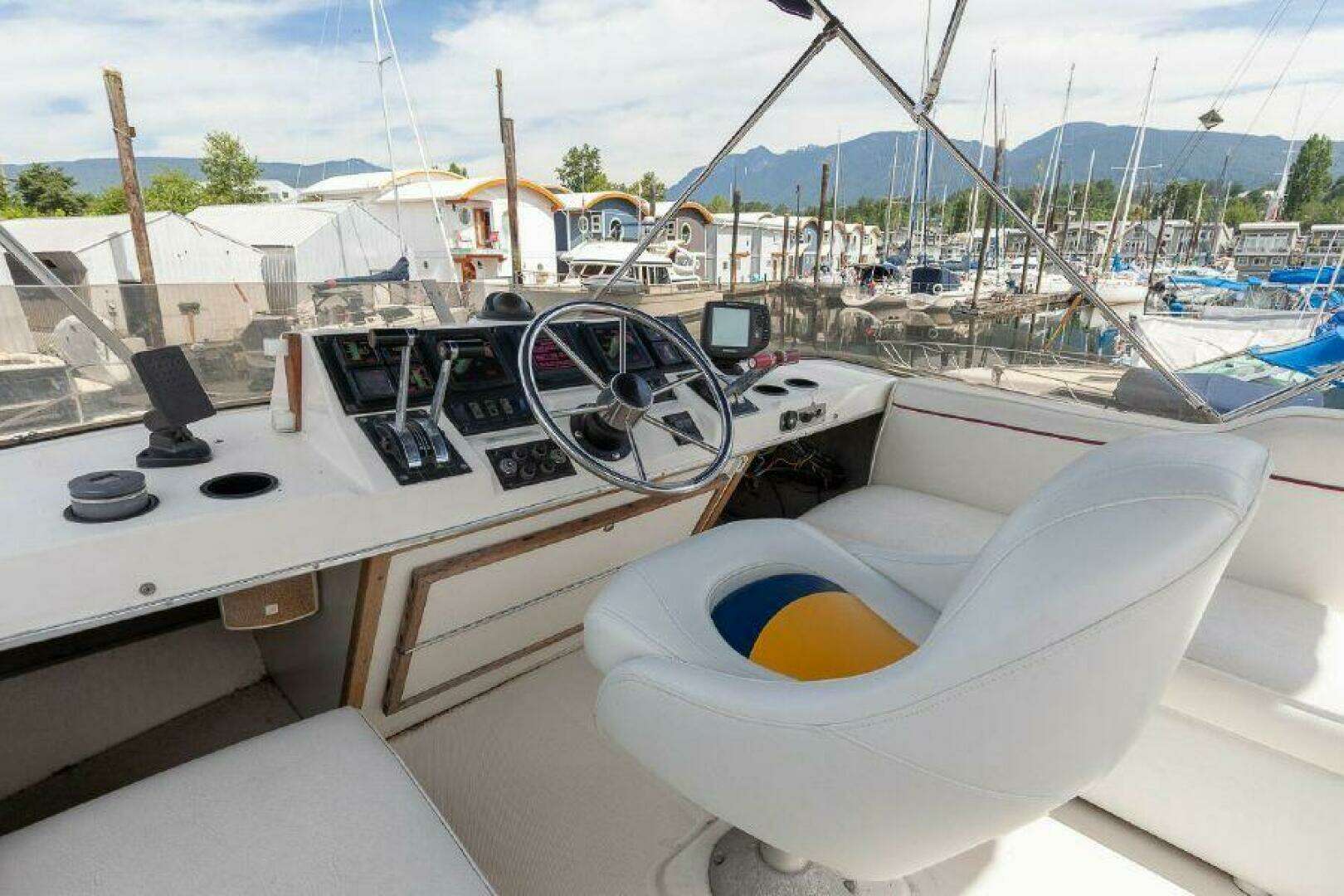 1987 Bayliner 3270 Motoryacht - Image 8