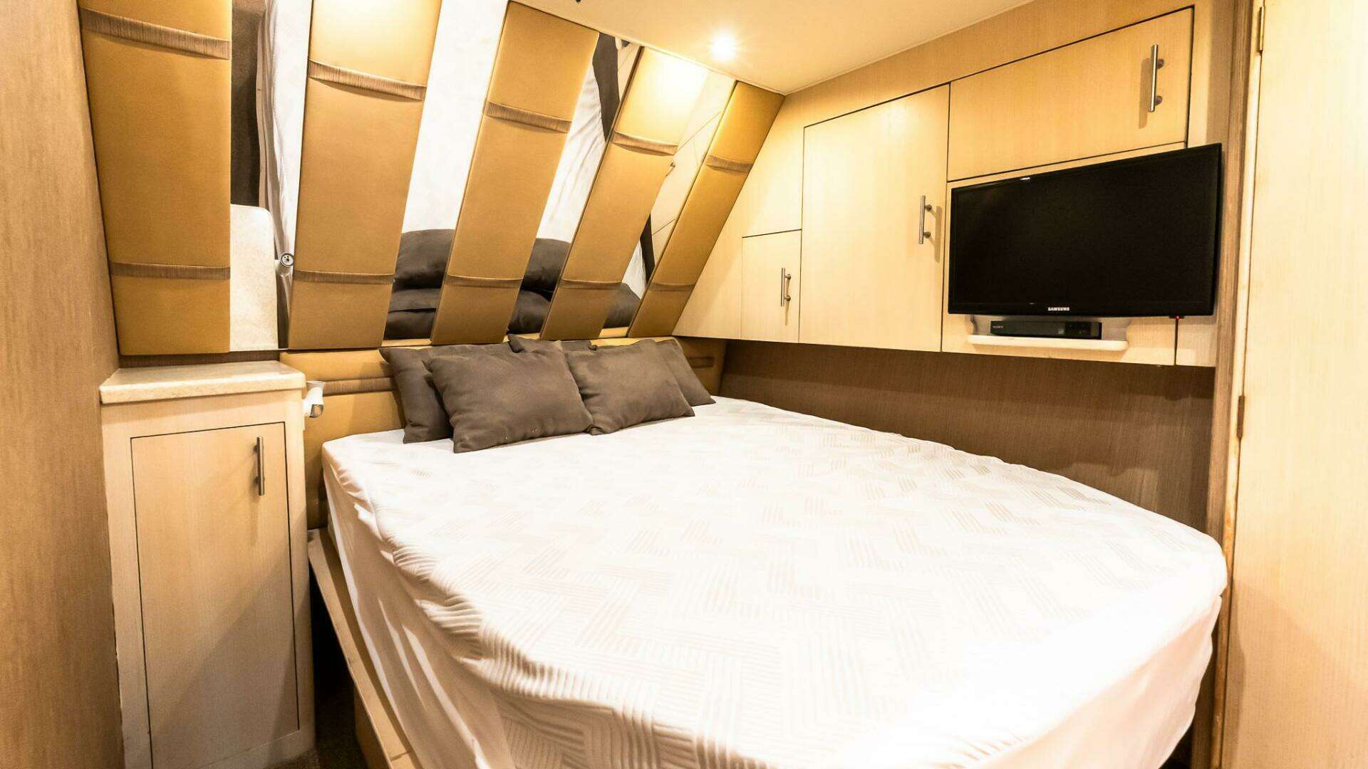 1998 Ocean Yachts 48 Super Sport - Image 34