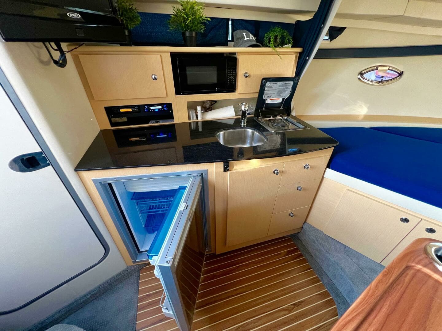 2012 Bayliner 335 - Image 22