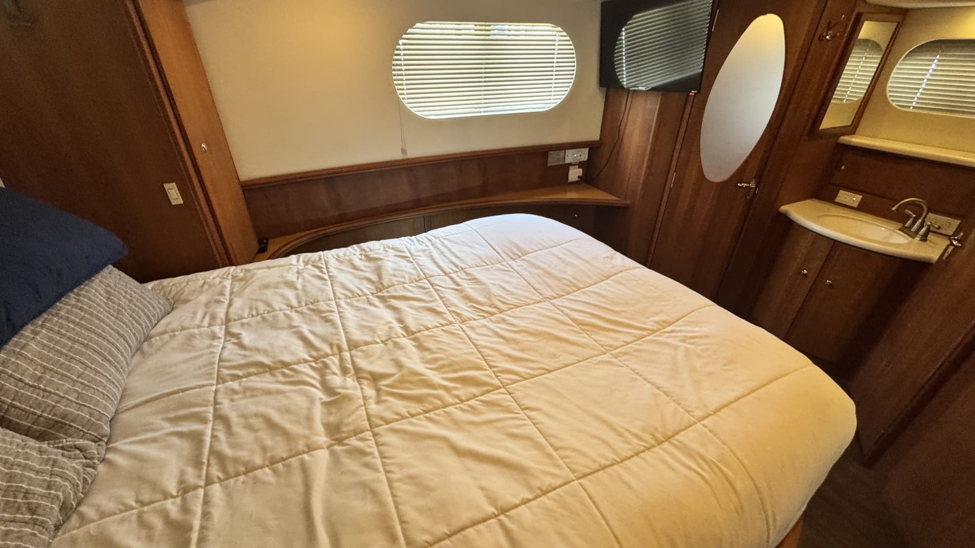 2003 Silverton 43 Motor Yacht - Image 57