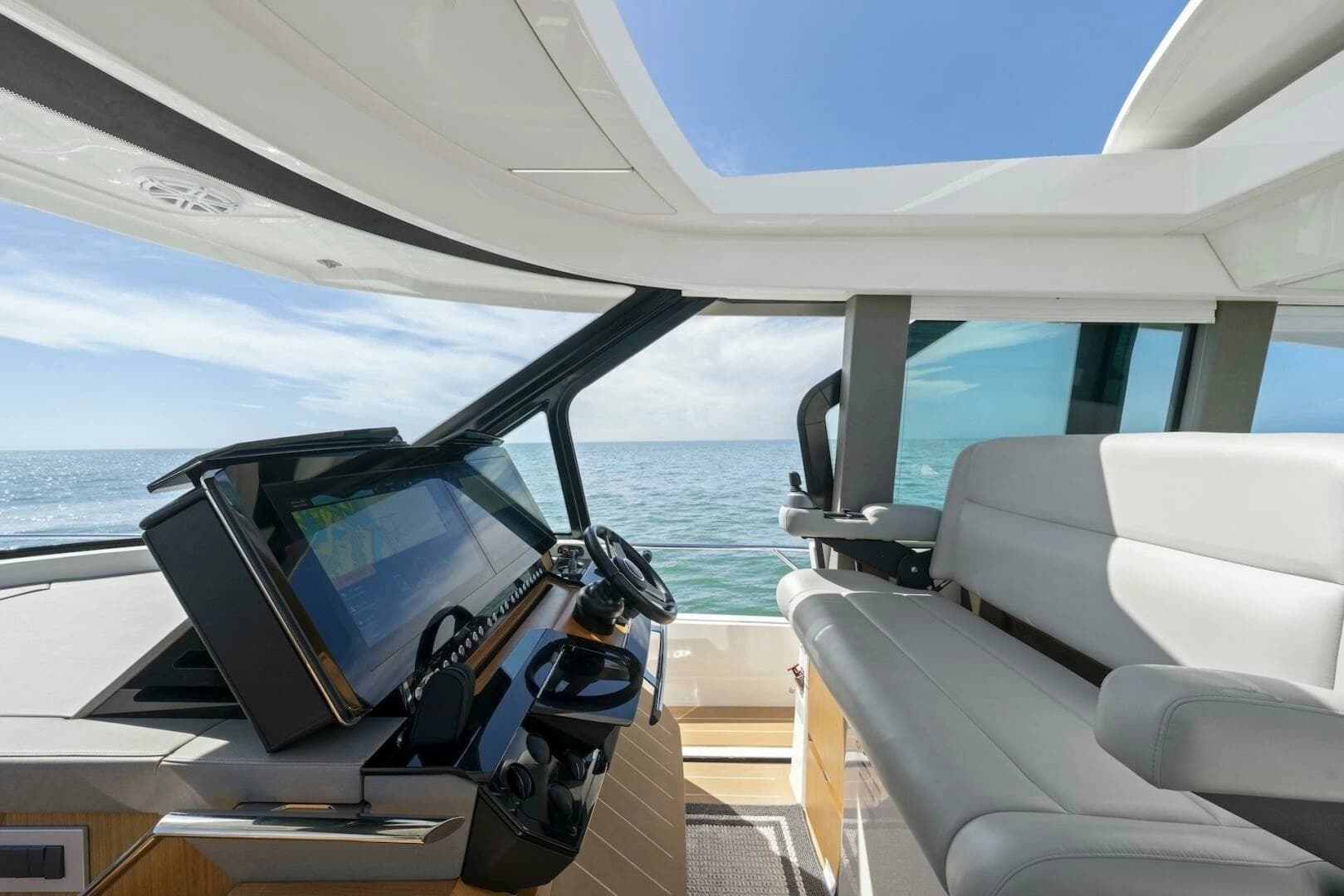 2023 Tiara Yachts EX 60 - Image 17