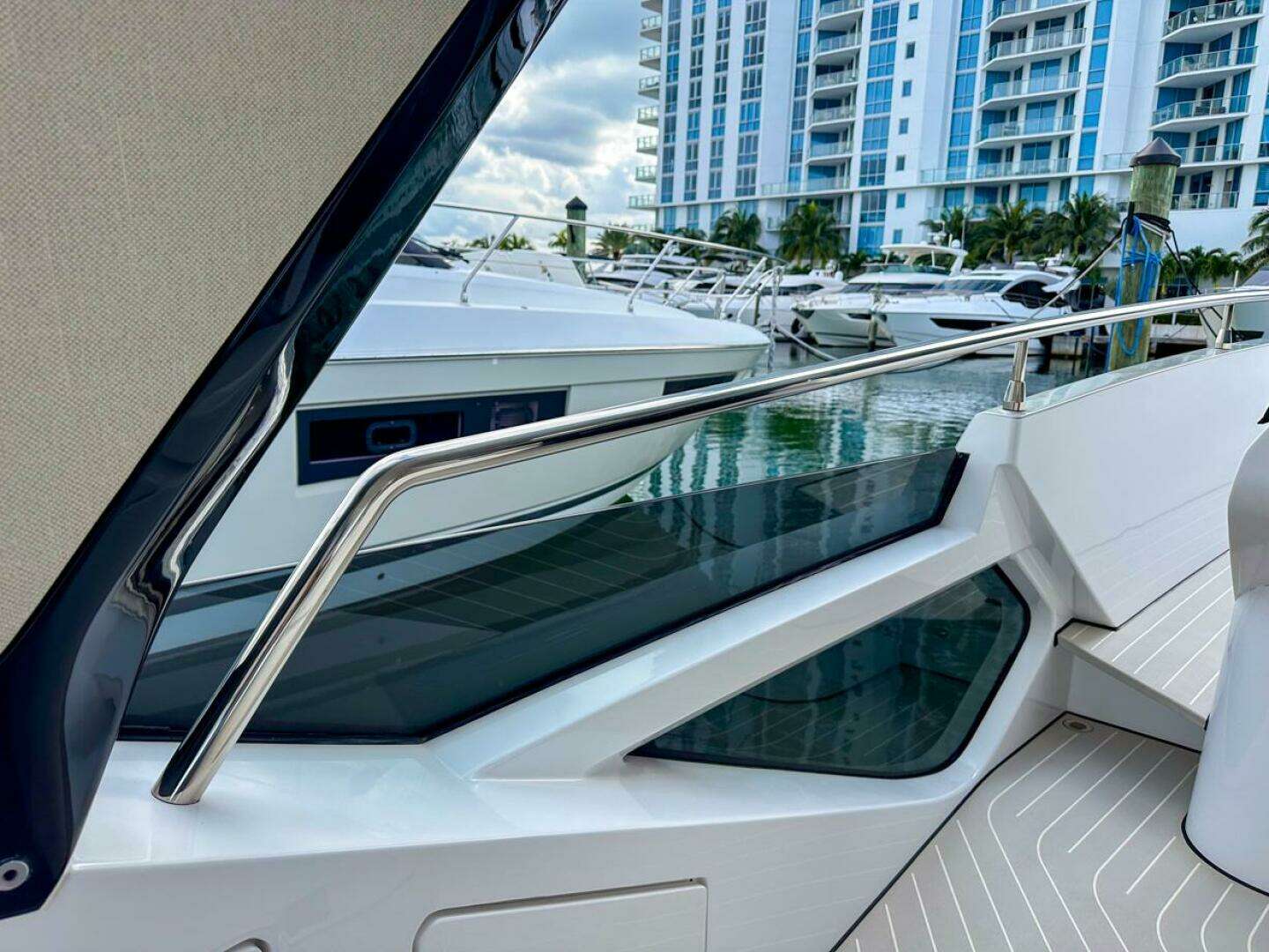 2023 Azimut Verve 47 - Image 15
