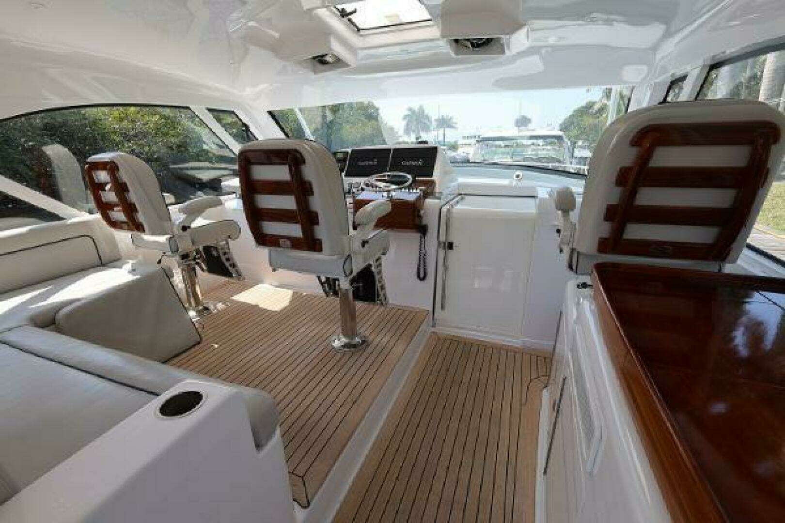 2018 Hatteras 45 Express Sportfish - Image 18