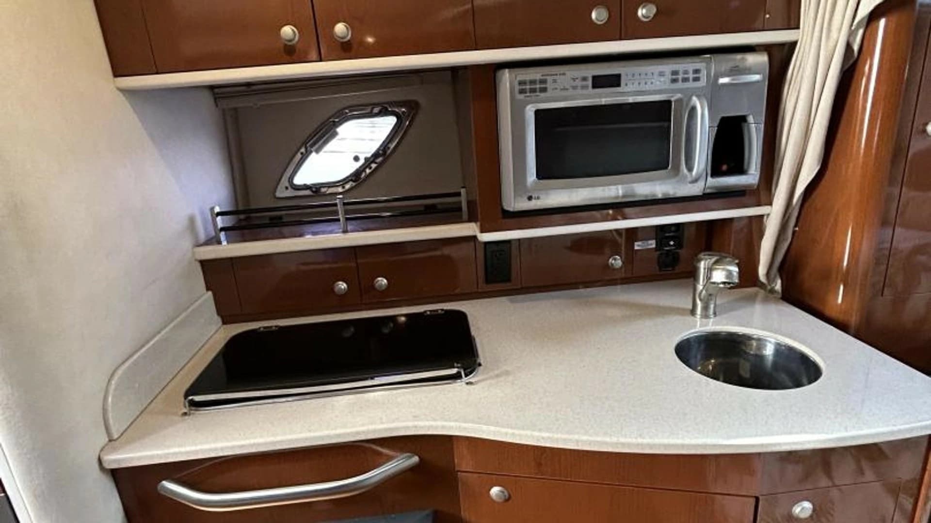 2009 Sea Ray 310 Sundancer - Image 3
