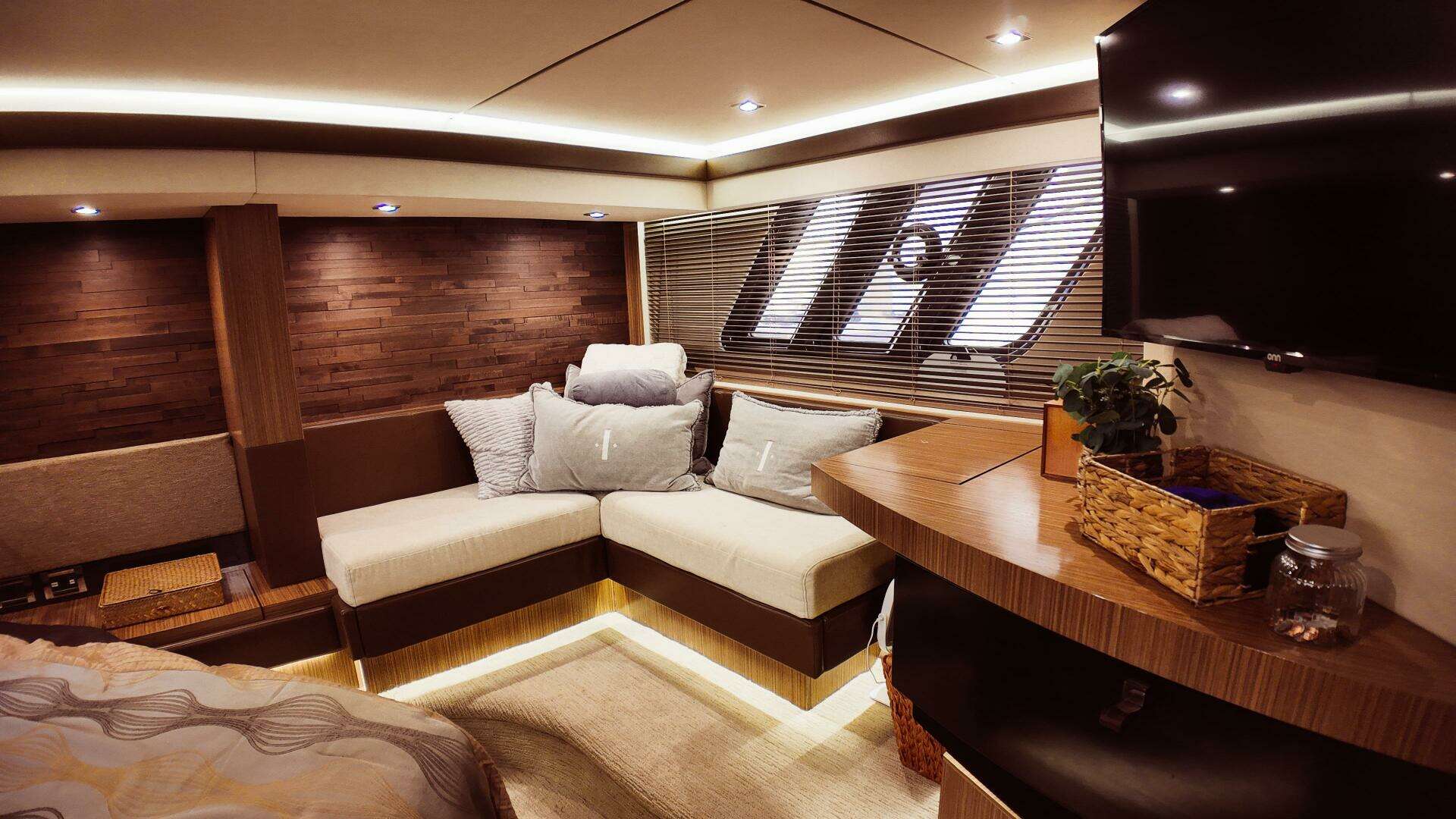 2016 Sea Ray L590 Fly - Image 6