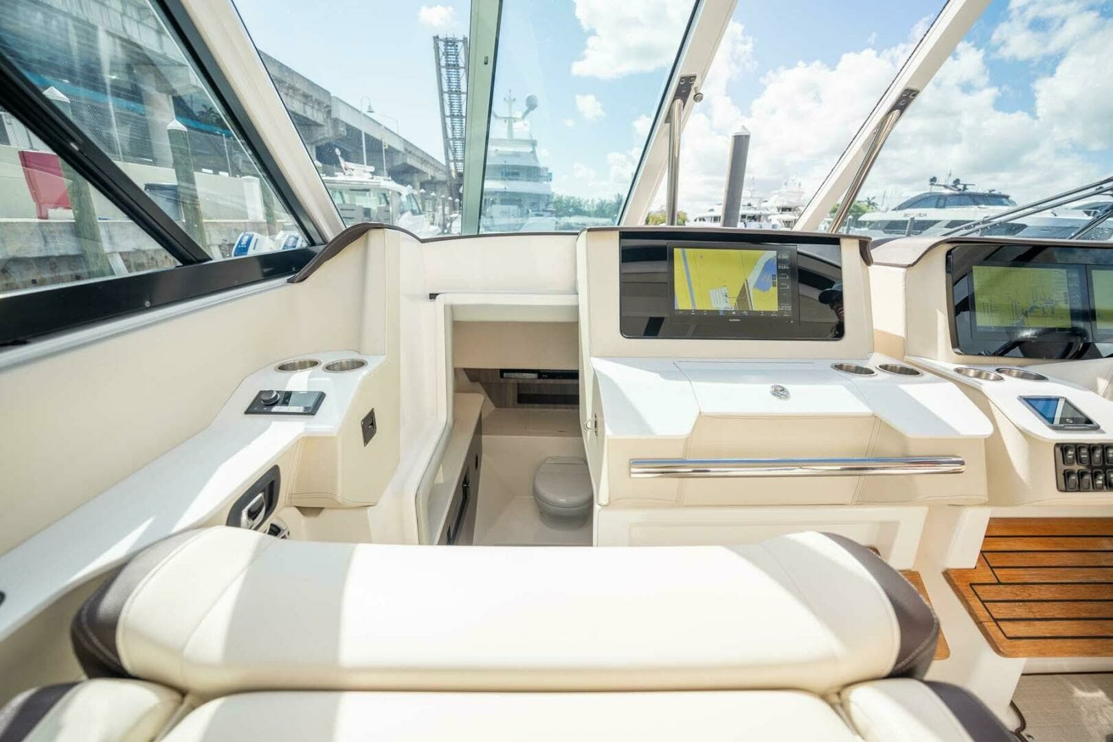 2022 Regal LX36 - Image 12