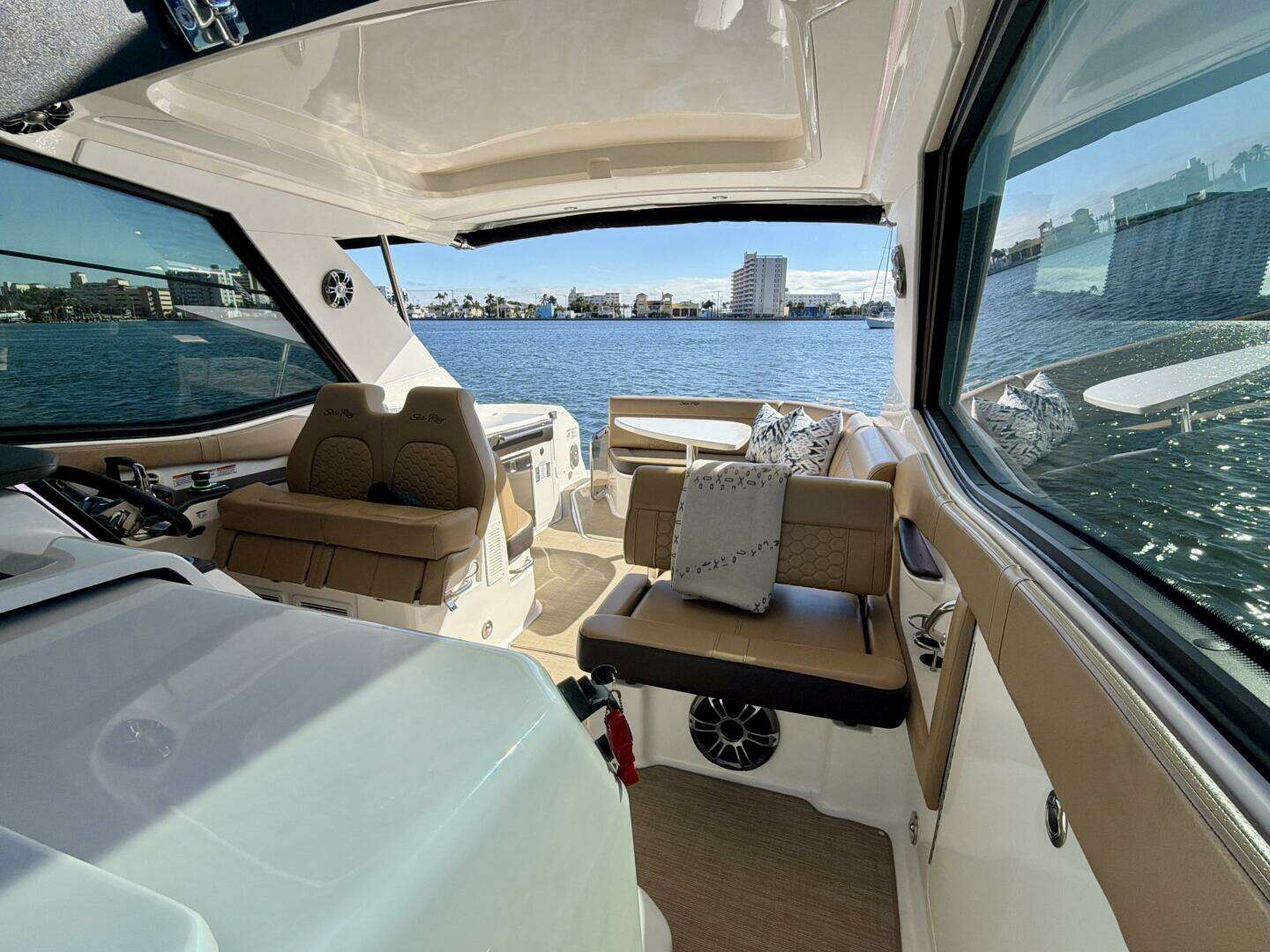 2022 Sea Ray Sundancer 320 - Image 16